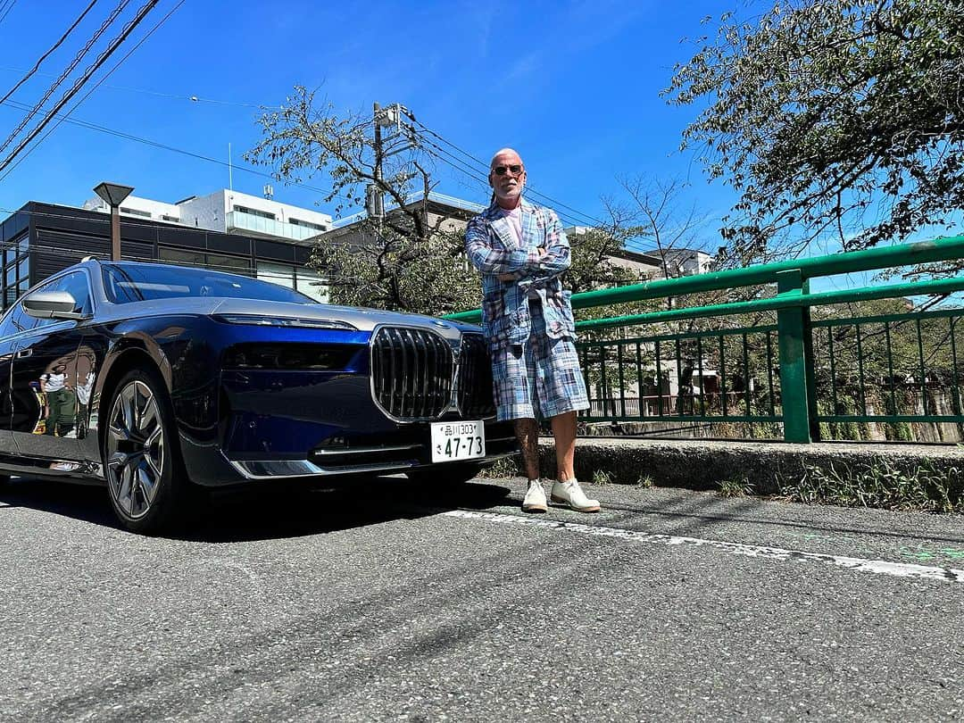 ニック･ウースタのインスタグラム：「I’ve had the most incredible Tokyo Fashion Week, being driven around in this @bmwjapan electric i7. An incredible machine and piece of technology. @rakutenfwt @tokyo_fashion_award — Thanks to my amazing driver @junichiegusa #bmwthegarden  #freudbybmw」