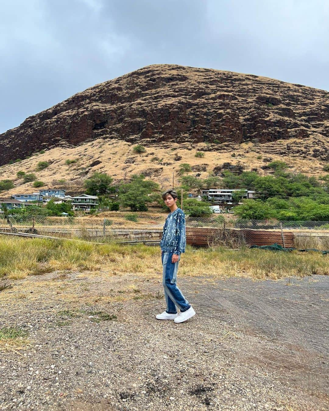 高澤笑大郎のインスタグラム：「Unfamiliar music video coming out tomorrow! September 1st 12:00pm Friday. So excited :)))  #Crossingrain #XR #xr #boyband #Hawaii #Oahu #Aloha #Music #Japan #Honolulu #Hilo #Kpop #Jpop #rap #singing #dance #have #courage #and #be #kind #ありのまま   @crossingrain  @xr_monarch  @xr_jorden  @xr_devin  @xr_iamasher」