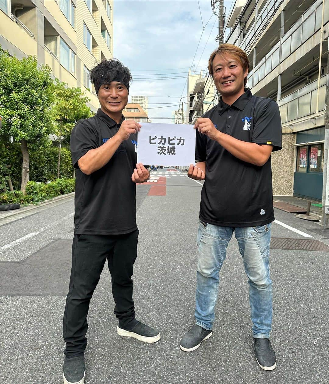 入江慎也のインスタグラム：「2023年9月1日ピカピカグループ20店舗目の支店。 ピカピカ茨城がオープン致します。  ピカピカ茨城さんは、芸人時代にピカピカ茨城さんをやっていただくことになった社長さんの会社さんで講演会を2回程やらせていただきました。 社長さんの会社さんはビルメンの仕事の会社さんです。 そこから芸人辞めてからもまた講演にピカピカの社長として呼んでいただきました。  僕よりこの業界では大先輩です。  そしてこの度ピカピカ茨城のオープンが決まりました。 本当に芸人時代からのご縁で、たまたま同じ業界に僕が後から入らせていただき、こうしてご一緒出来ることが嬉しいです。  茨城お住まいの皆様。 ピカピカ茨城をぜひよろしくお願い致します。  盛り上げていきます。  そして今年の目標にしていましたフランチャイズ20店舗目が達成いたしました。  さらに目標の50店舗目まで、ピカピカスタッフ一同頑張っていきます。  この度はご縁をいただきましてありがとうございました。  #ピカピカ茨城 #ピカピカ20店舗目の支店 #フランチャイズ #ピカピカ #清掃業」