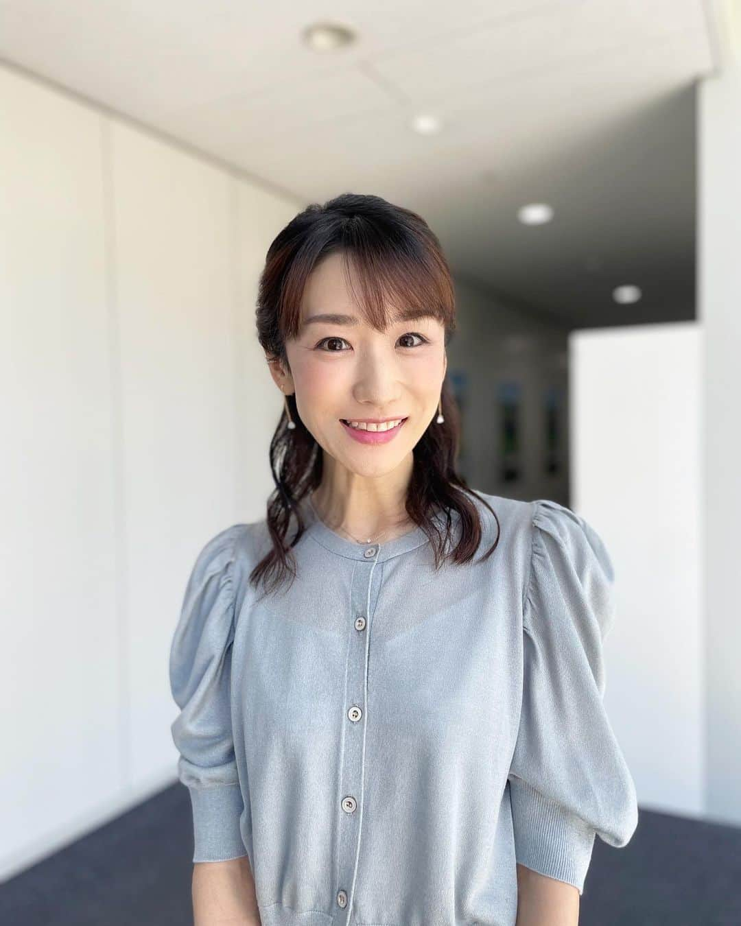 堂真理子さんのインスタグラム写真 - (堂真理子Instagram)「本日の「ワイド！スクランブル」の衣装は、  ☆ニット,スカート… #laissepasse  ☆アクセサリー… #ete  でした👗✨  今日も暑いですが、午後も頑張りましょう♪   #大下容子ワイドスクランブル #ワイドスクランブル #ニュース #テレビ朝日 #堂真理子 #アナウンサー #アナウンサー衣装 #番組衣装」9月1日 13時59分 - mariko_do