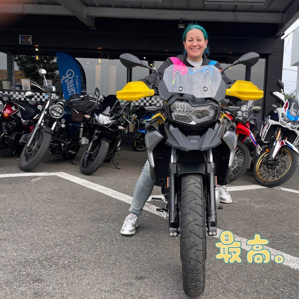 クリステル・チアリのインスタグラム：「今週の@bike_newsjp SUNNY RIDEは #BMW #F750GS の走りを堪能してきました! @rental819 から出発🏍️ ぜひ読んでくださいね！ #kabuto #hyod #バイク乗りと繋がりたい  #17live #バイクのニュース」