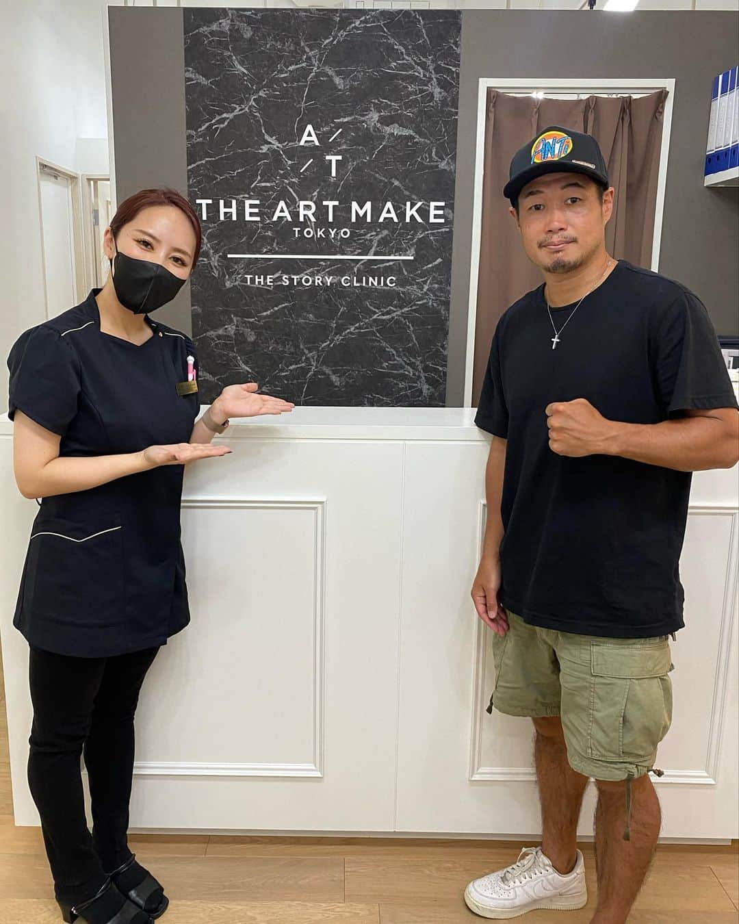 長谷川穂積のインスタグラム：「@krua.thai 常連の谷田さんに眉アートしてもらいました 長谷川家伝統の三角眉もメイク要らずに 最終的には両津勘吉の太さまで目指します #3枚目はbefore  #谷田さんの絶対的安心感 #ありがとうございました」