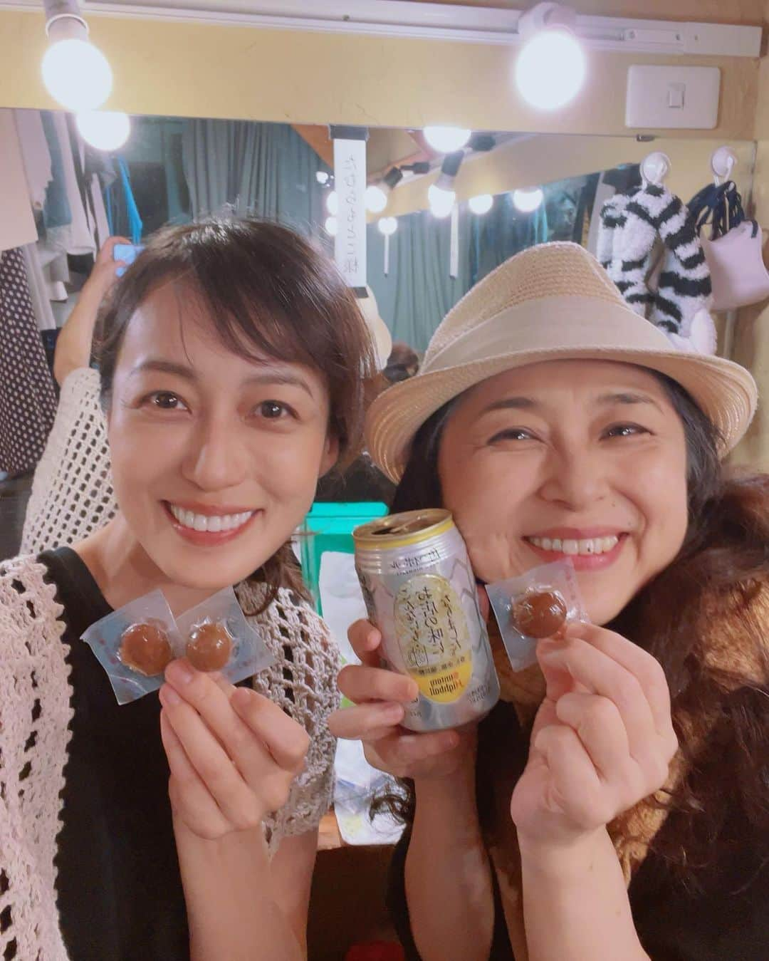 及川奈央さんのインスタグラム写真 - (及川奈央Instagram)「#劇団狼少年 #晩カラ学校 3日目を無事に終えました。  たくさんの差し入れや有難いご感想を本当にありがとうございます！  カーテンコールでの大きな拍手に、心が打たれます。  この素敵な作品を、素晴らしいカンパニーで  一回一回を大切に、更に深化していきたいと思います。  明日は13:00開演、17:00開演です。  以下、御来場くださる皆様へ ご確認の程宜しくお願い申し上げます。  ・本公演は自由席です。 各回超満席を予定しております。 開演の5分前を過ぎてご連絡がない場合、 ご予約を解除する場合もございます。 お時間に余裕をもってご来場ください。  ・2階席へご案内する場合がございます。予めご了承ください。  ・開演直前のご来場は場合によっては見切れ席のご案内になる可能性がございます。 予めご了承ください。  ・上演中にお手洗いなどで途中退出された場合、元のお席へご案内できない場合があります。予めご了承ください。  ・お席の場所によっては暑かったり寒かったりします。体温調整ができるものをご用意いただけますと幸いです。  ・差し入れ、お花など 受付にてお受け取り可能です。  お陰様で残りすべての回が満席となりました。 本当に、ありがとうございます！  当日券も若干数出る可能性がありますので、一人でも多くの方にご覧いただけたら嬉しいです。  劇団狼少年第12回公演 『晩カラ学校』  脚本 狼少年 演出 奥津裕也  【あらすじ】 様々な境遇で生きた人達が集う郊外にある夜間中学校。 そこには戦後の混乱を生き抜いてきた者、 不登校の経験を持つ者、国籍が違う者や、 中には、人には言えない過去を持つ者もいた。 年齢、性別、人種を超え、生徒達は不器用にも関わり、少しずつ絆を深めていく。 だがそんな時、学校にある妙な噂が流れるのである…。 それは一体…。  【キャスト】  奥津裕也 實川阿季 竹中友紀子 宮後真美 黒須杏樹 玉置康二 尾本響子 藤井久泰 文ノ綾 山口葵 丸山祐亮 黒木俊穂 米本学仁 及川奈央 たむらもとこ  【日程】 2023年8月30日(水)〜9月4日(月) 8月30日(水) 19:00  8月31日(木)  14:00 / 19:00 9月1 日(金)  19:00 9月2日(土)  13:00 / 17:00 9月3日(日)  13:00 / 17:00 9月4日(月)  14:00  【料金】 前売り4,500円/当日4,800円 ※全席自由席  【会場】 下北沢「劇」小劇場 〒155-0031 東京都世田谷区北沢２丁目６−６  【スタッフ】 音響:角丸雄亮（DISCOLOR Company） 照明:一場美紀（DISCOLOR Company） 舞台監督:岡田竜二 舞台美術:里森恵 制作:宮後真美  協力: officeMUGI  エヴァーグリーン・エンタテイメント 株式会社ファイヴドットオン DISCOLOR Company  ミーアンドハーコーポレーション  ミノタケプラン 企画/主催 RavenCompany   クラウドファンディングも実施中 ▶︎ https://x.gd/Qz99u  公演ホームページ ▶︎ https://www.ohkamishow.com/晩カラ学校」9月2日 1時30分 - naooikawa