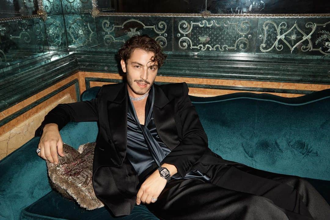 Boran Kuzumさんのインスタグラム写真 - (Boran KuzumInstagram)「last night, celebrating 80th Venice International Film Festival with @cartier  📷: @iamalanmarty @kein  styled by @yasemineke   #reklam」9月2日 1時30分 - borankuzum