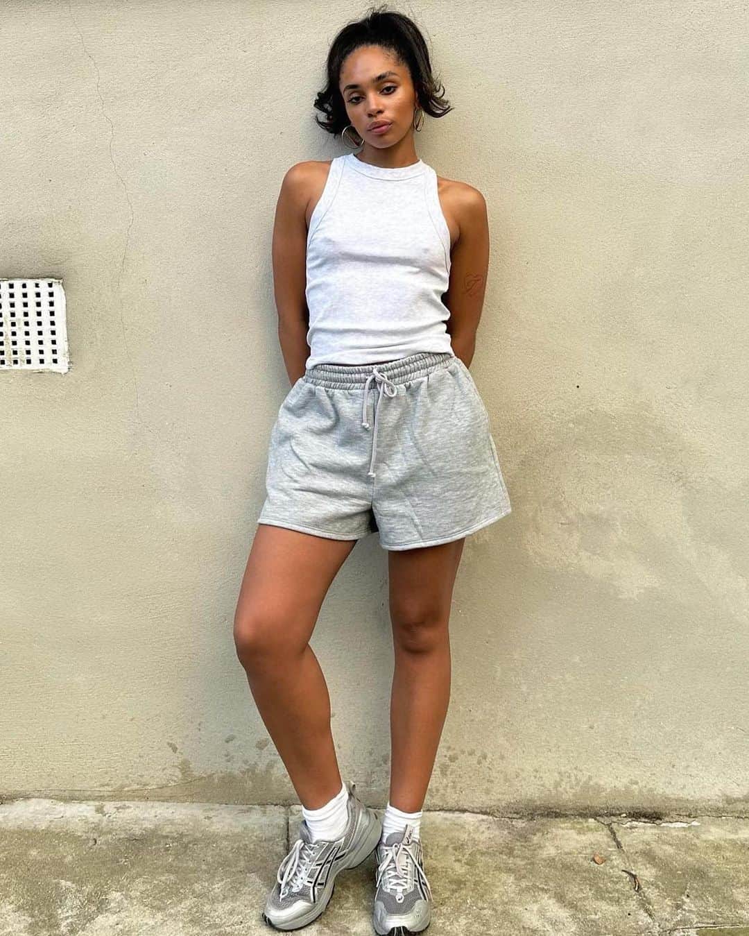 トップショップのインスタグラム：「Casual chic.   #TopshopMuse @sm.luke wears the grey marl vest [129088758] + shorts [126683994].」