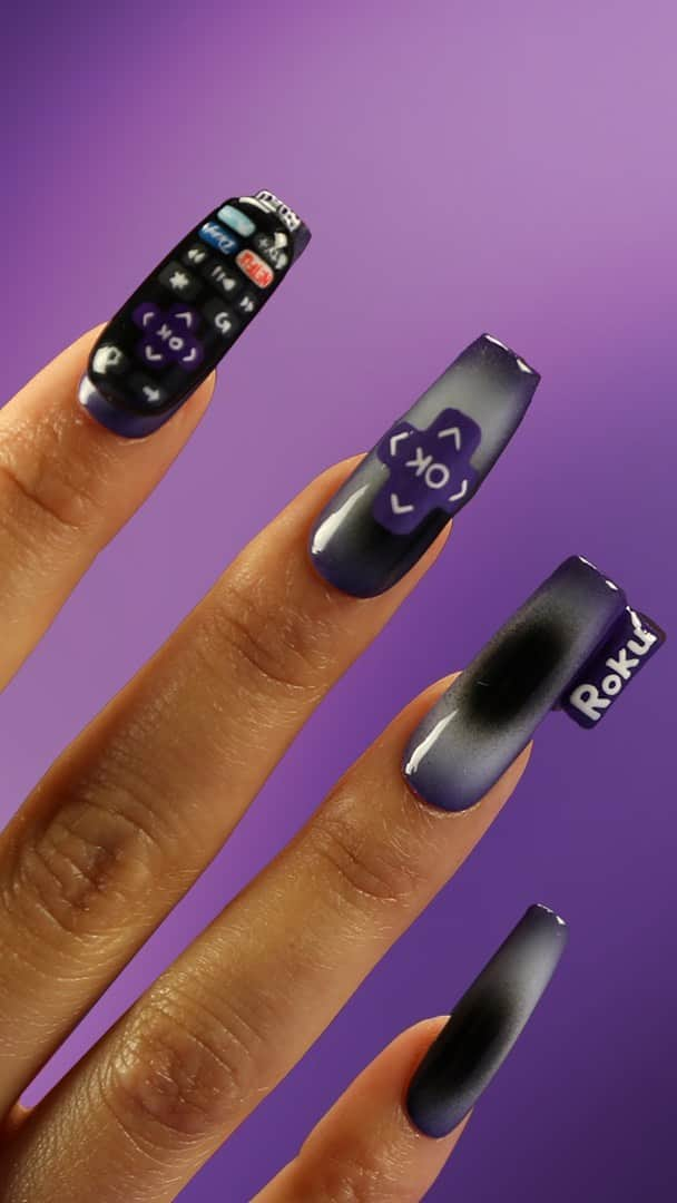 Mei Kawajiriのインスタグラム：「Pressing play has never looked so good. 💅▶️  @rokuplayer nail art by @nailsbymei」