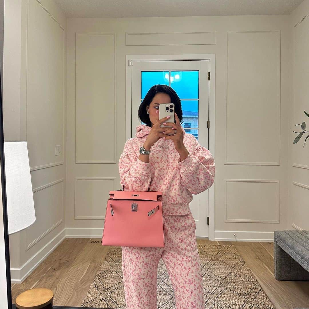 Mara Teigenのインスタグラム：「Wasn’t kidding when I said pink summer 🍧 wearing @gap x @loveshackfancy 🌸 Out now for your little ones too 🌸」