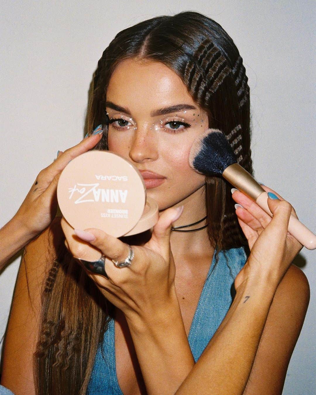 Anna zakのインスタグラム：「Touch up💄✨🧚🏼‍♂️ @sacara_il」