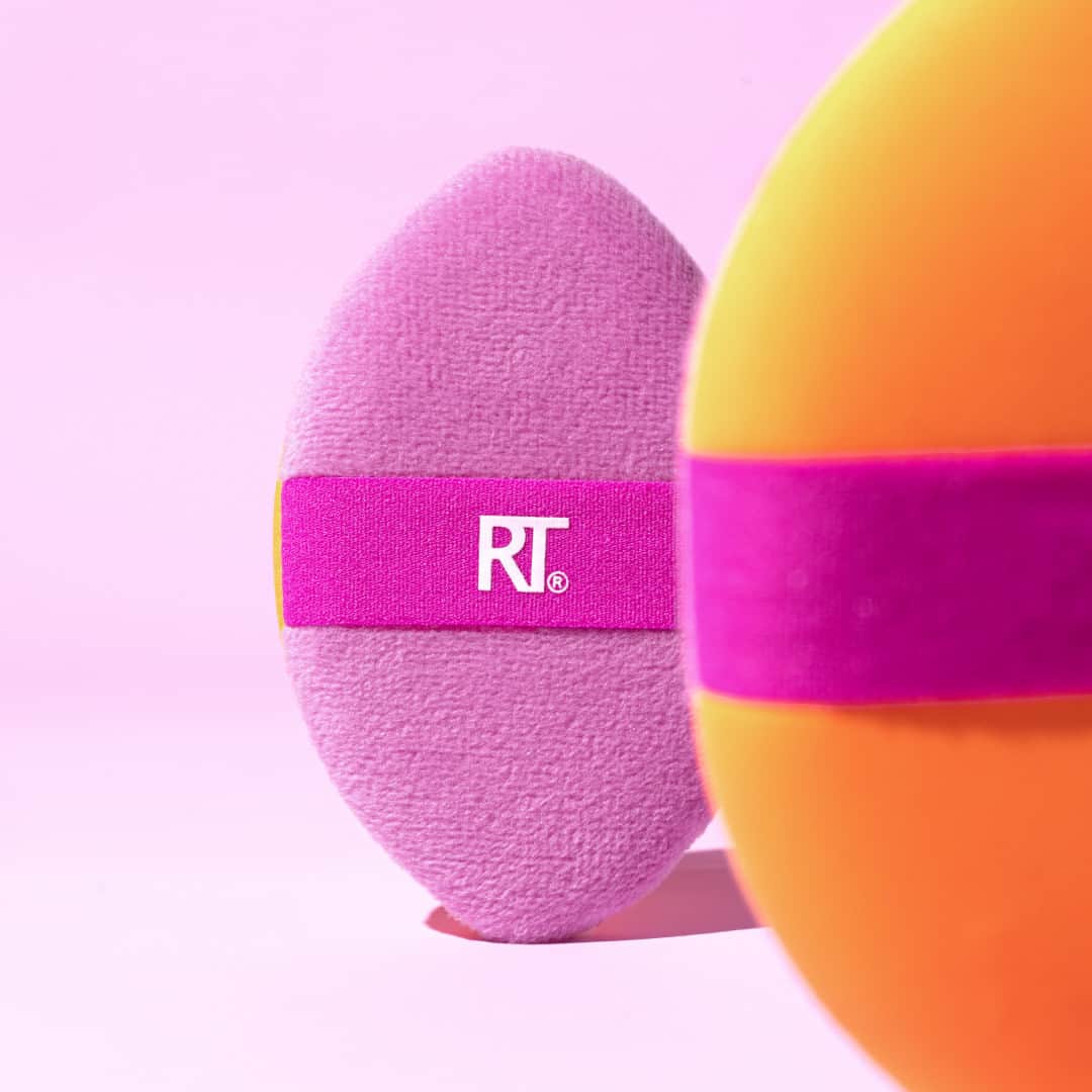 のインスタグラム：「We've been hearing rumors you think the Miracle 2-in-1 Powder Puff is too good to be true. To be clear, it's not 😏  Try it out for yourself—now available at @ultabeauty!」