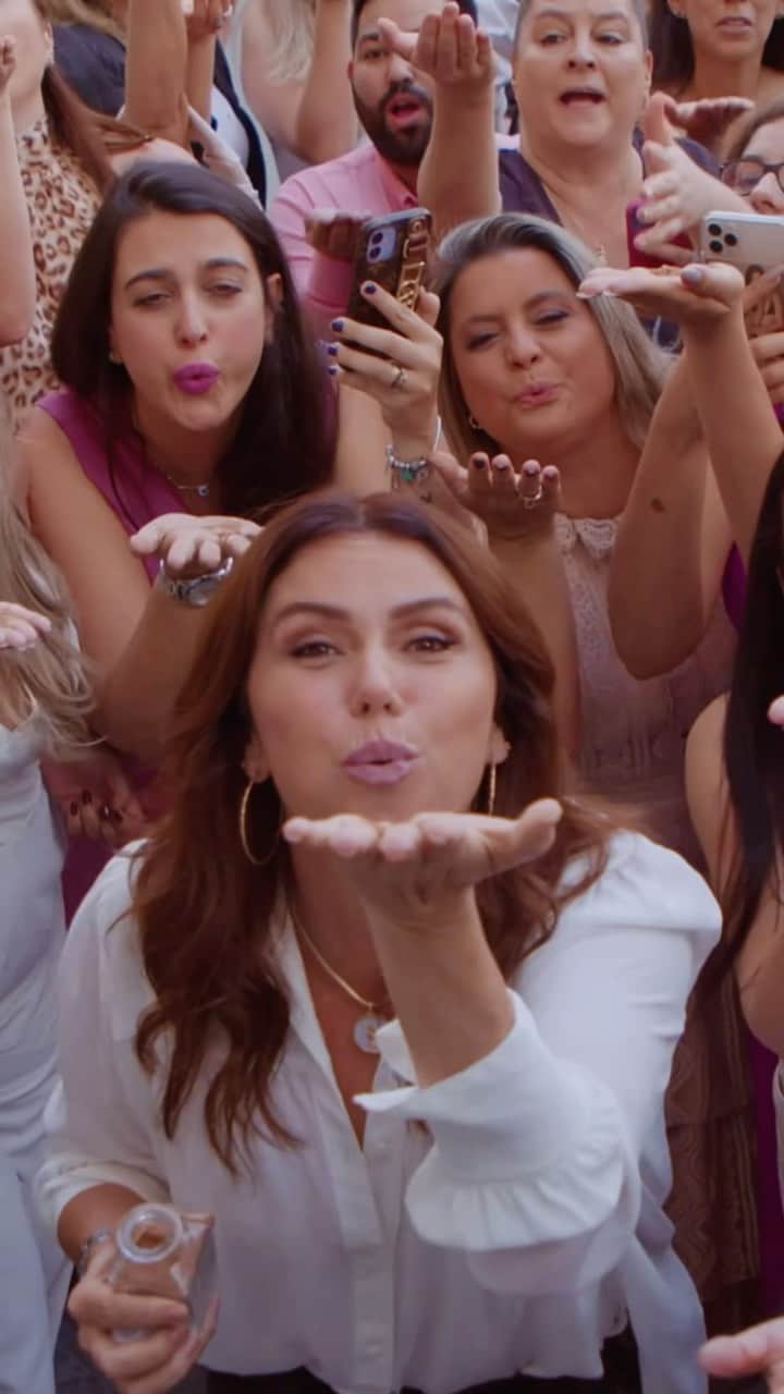 Giovanna Antonelliのインスタグラム：「Uma Flagship linda e completa, que é centro de treinamento e também aberta ao público.  Ela veio somar ainda mais ao nosso negócio!  A @giolaseroficial é um projeto feito especialmente pra vcs. Venham. Venham!!  Brilha prosperidade !! Boraaaa @giolaseroficial 💜」