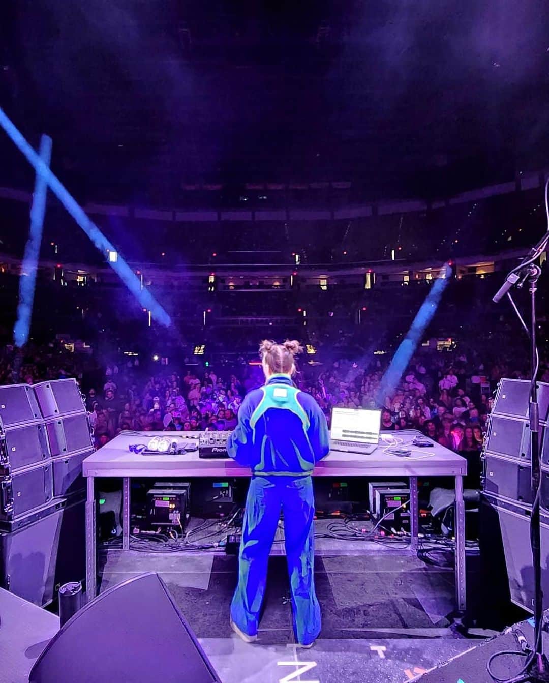 TOKiMONSTAさんのインスタグラム写真 - (TOKiMONSTAInstagram)「Sometimes the brain ain’t braining, but otherwise a solid start to the tour 🫠 Catch me w @odesza at a city near u (+ more dates added + new merch + more dumb memes bc I have a looot of time on the tour bus). Cya sooooon」9月2日 0時07分 - tokimonsta