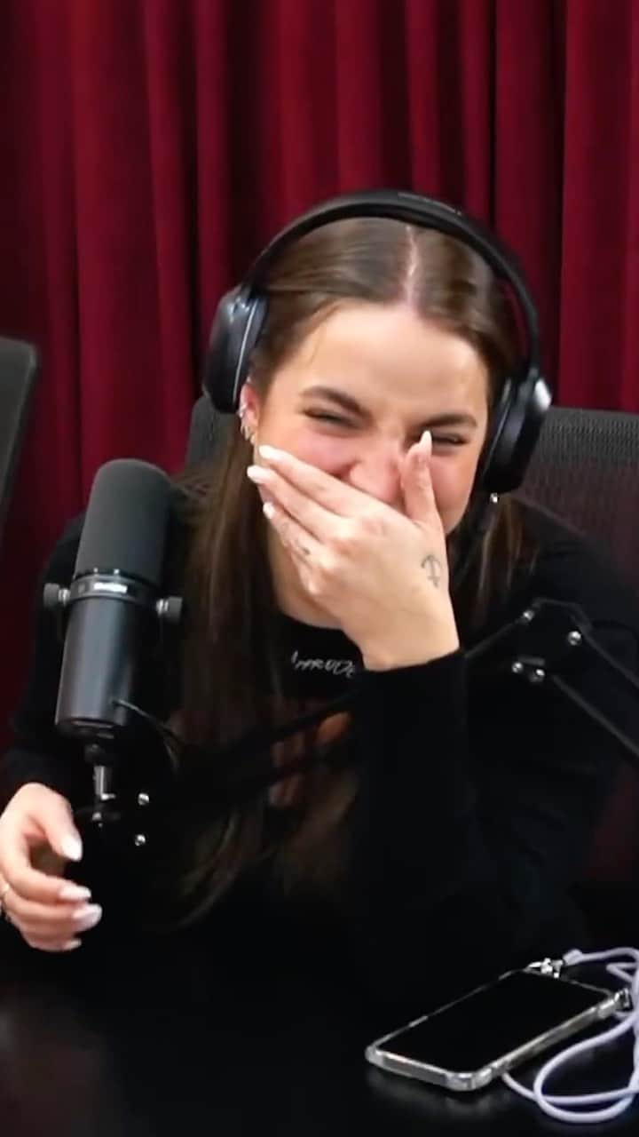 Bruna Unzuetaのインスタグラム：「Recordar é viveeeer! 😂 E hoje a recordação foi com elaaaaa, @blogueirinha desfrutando de todo meu suco de TDAH! O que passa na cabeça delas? 🤪」