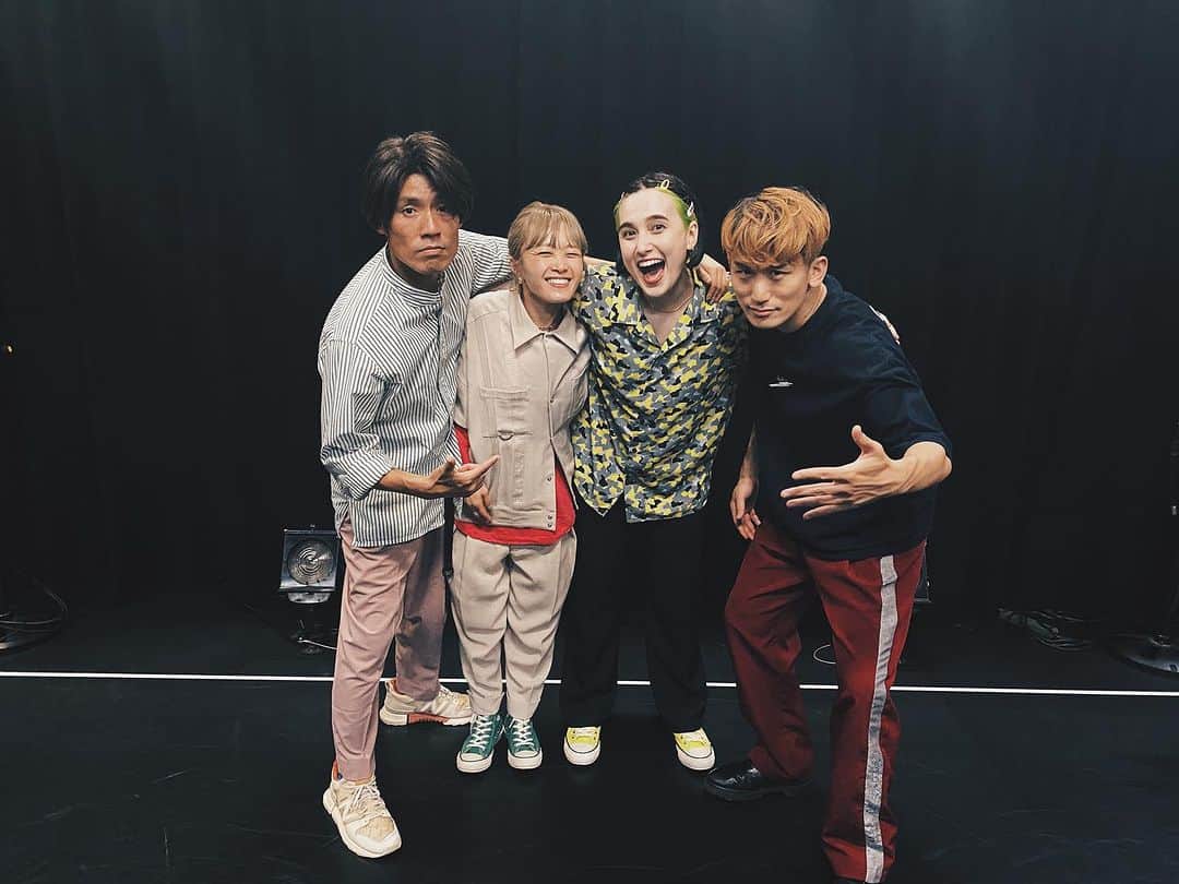 Emilyのインスタグラム：「【YOKOHAMA mint hall】 　　˗ˏˋ ツアー初日🎉ˎˊ˗  生きるの疲れた 祝祭 東横戦争 とりあえず、生！ ロンリーボーイ 白紙 汚れた場所でも 夜をこえて いてえじゃねえか バンドマン ナマリ  en. スペシャルコラボ 🍃ツアー終了までのお楽しみっ🍃  大好きすぎる、姉ちゃんと兄ちゃん。汗も涙も出た夜、鼻水が出た夜。 まだ旅は続くのっ🚗」