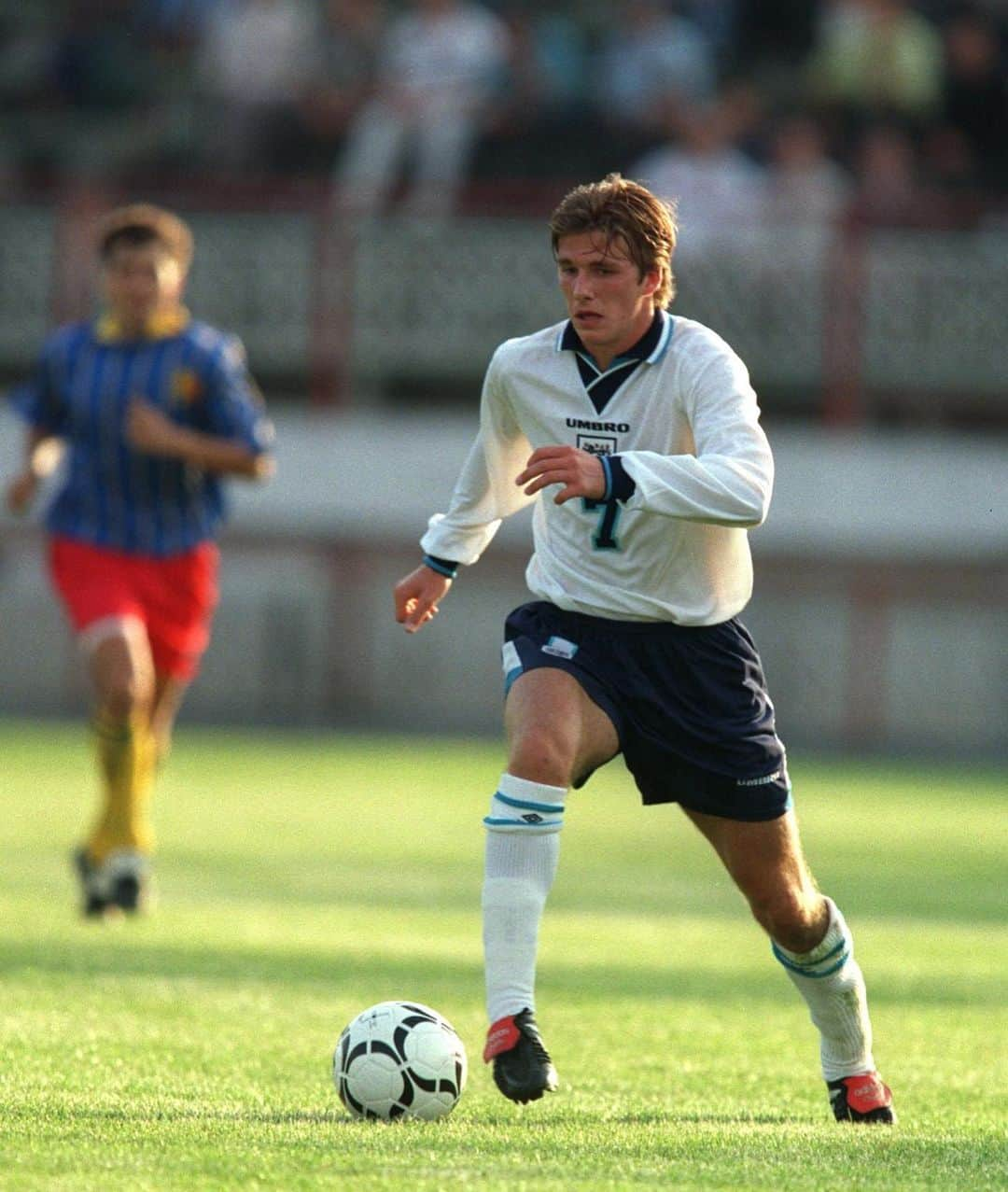 サッカー イングランド代表チームさんのインスタグラム写真 - (サッカー イングランド代表チームInstagram)「The start of something special ✨  @davidbeckham made his #ThreeLions debut #OnThisDay in 1996!」9月2日 0時26分 - england