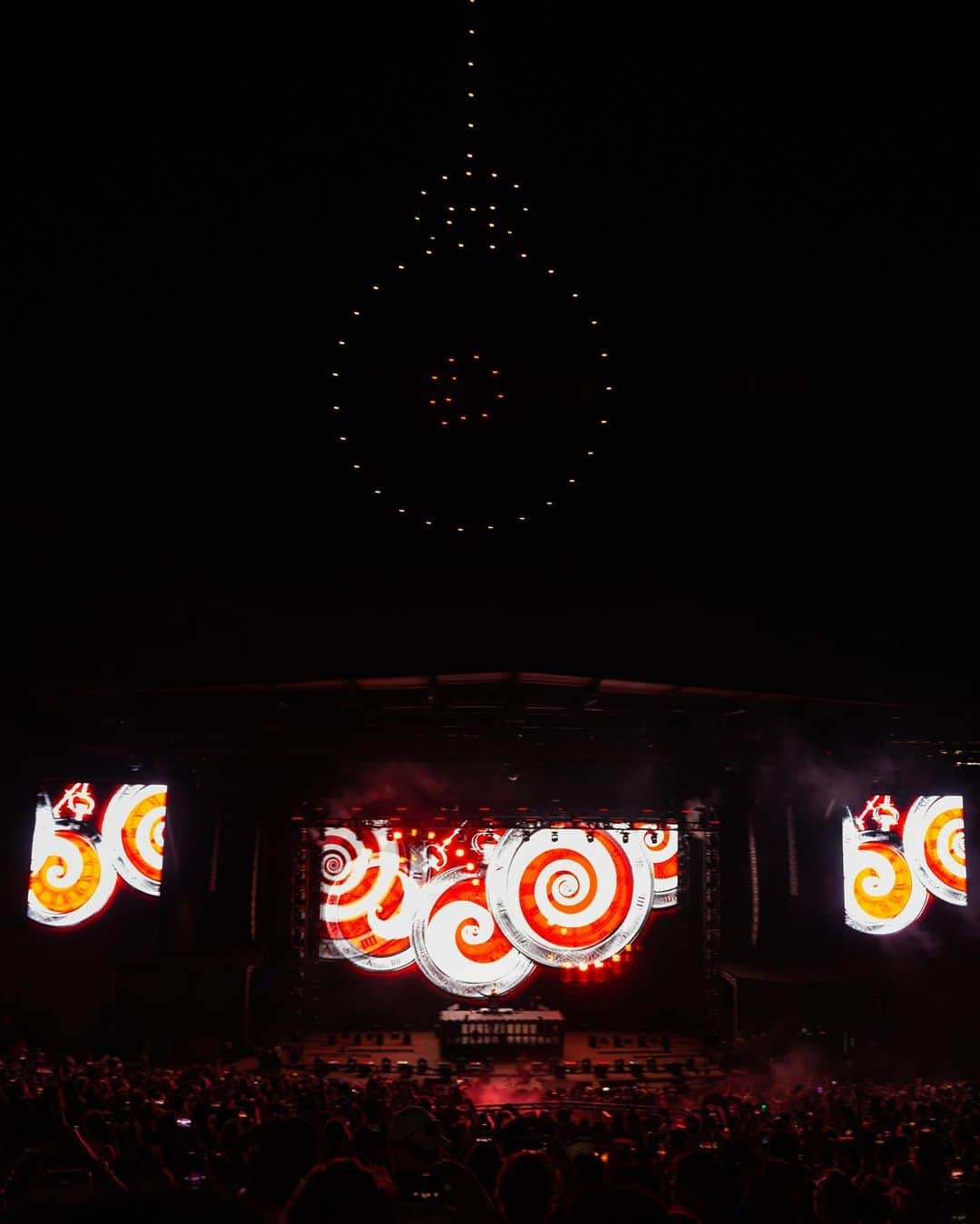 REZZさんのインスタグラム写真 - (REZZInstagram)「REZZ ROCKS NIGHT 1 ✔️ thank you all so much…. Night two tonight.  Vids and pics by @tessapaisan  @ragin__gagin」9月2日 0時35分 - officialrezz