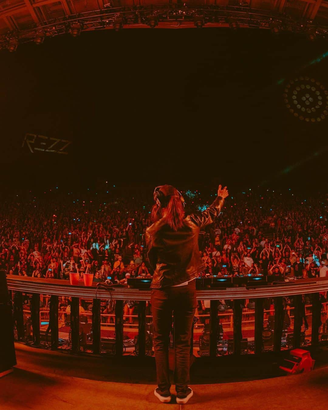 REZZさんのインスタグラム写真 - (REZZInstagram)「REZZ ROCKS NIGHT 1 ✔️ thank you all so much…. Night two tonight.  Vids and pics by @tessapaisan  @ragin__gagin」9月2日 0時35分 - officialrezz