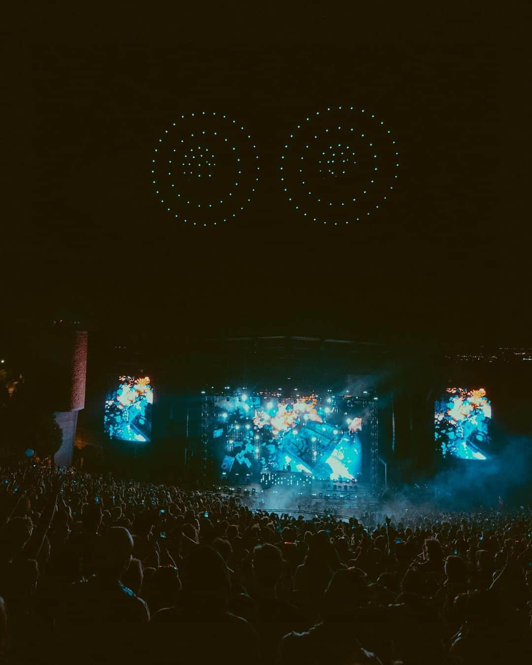 REZZさんのインスタグラム写真 - (REZZInstagram)「REZZ ROCKS NIGHT 1 ✔️ thank you all so much…. Night two tonight.  Vids and pics by @tessapaisan  @ragin__gagin」9月2日 0時35分 - officialrezz