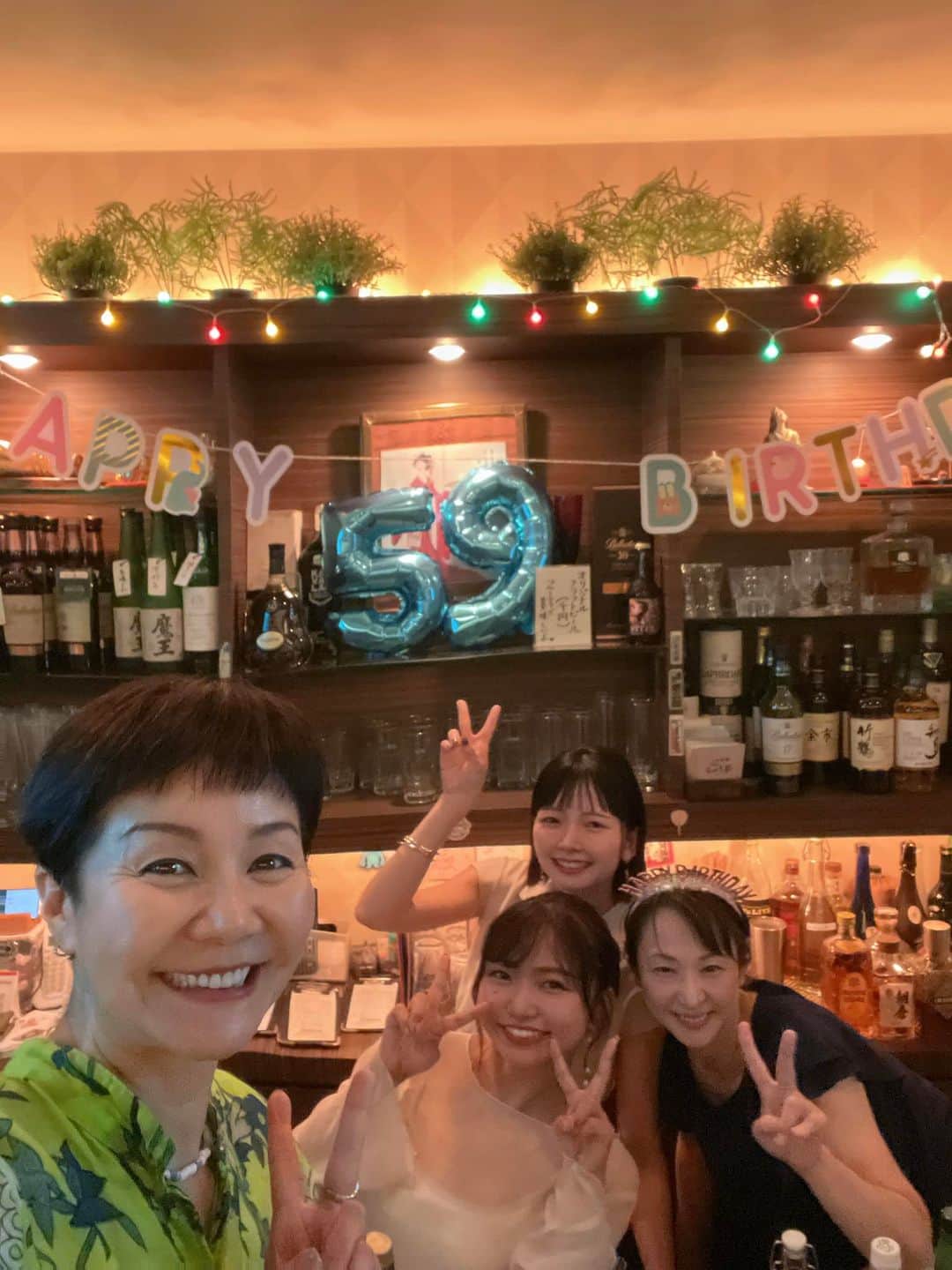 山本華世のインスタグラム：「59歳になりましたぁ。ありがとう❤️」