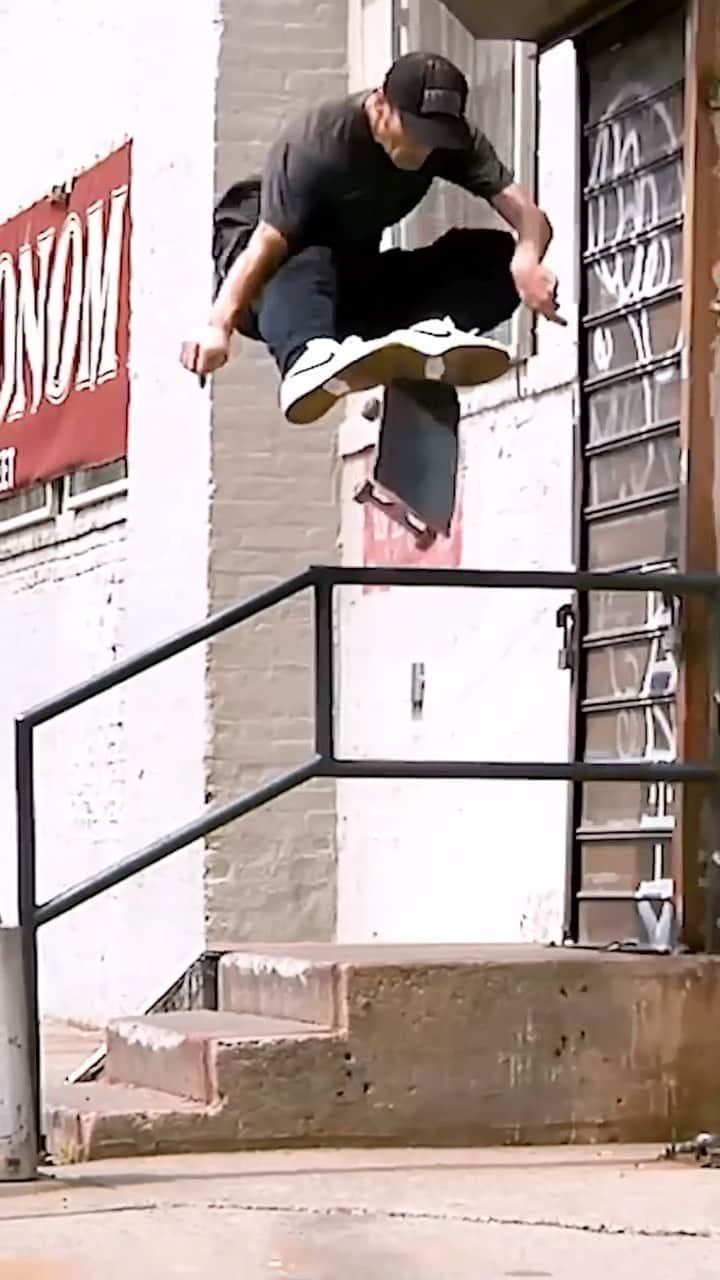 スラッシャーのインスタグラム：「🌎 @hufworldwide’s FOREVER full-length is a beautiful tribute to @keithhufnagel 🖤 Now playing on our YouTube channel 📺 🎬 @tylersmolinski」