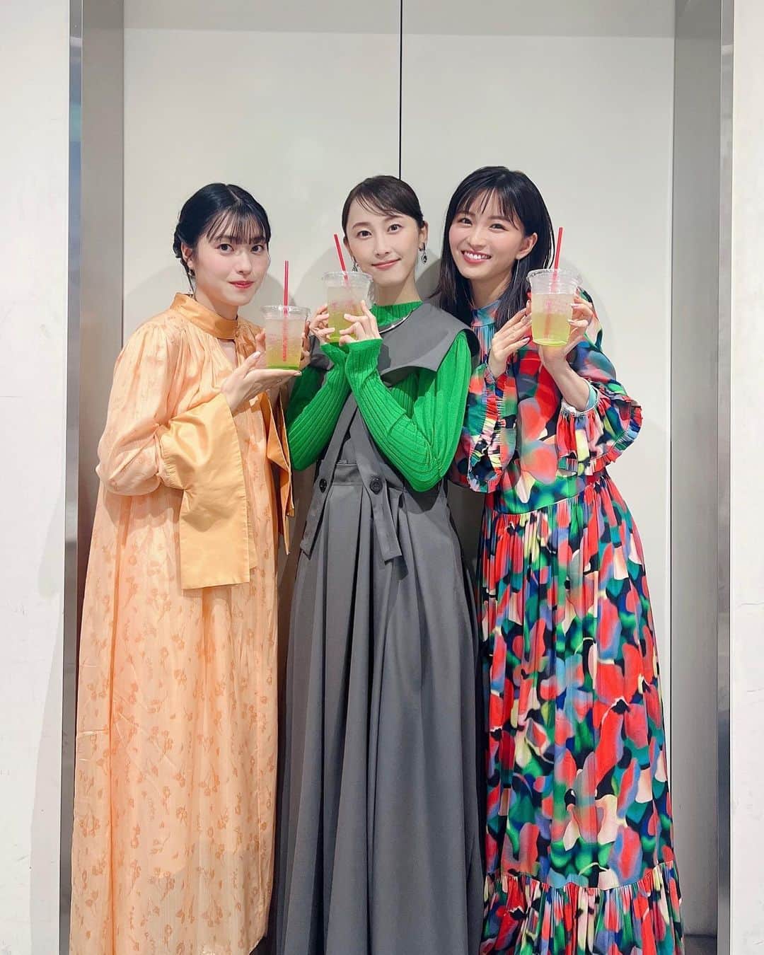 岡崎紗絵のインスタグラム：「9/1より公開しました映画 「緑のざわめき」初日舞台挨拶に お越し頂いた皆様、ありがとうございました🌱  久々に、三姉妹そろってとても嬉しかったです！！ 繊細な気持ちの揺れ動きを是非 劇場で感じて頂けたらと思います。  三姉妹をイメージしたジュースも 販売しているので飲みながら 楽しんでください🌼  #緑のざわめき #松井玲奈　さん #倉島颯良　さん #夏都愛未　監督」