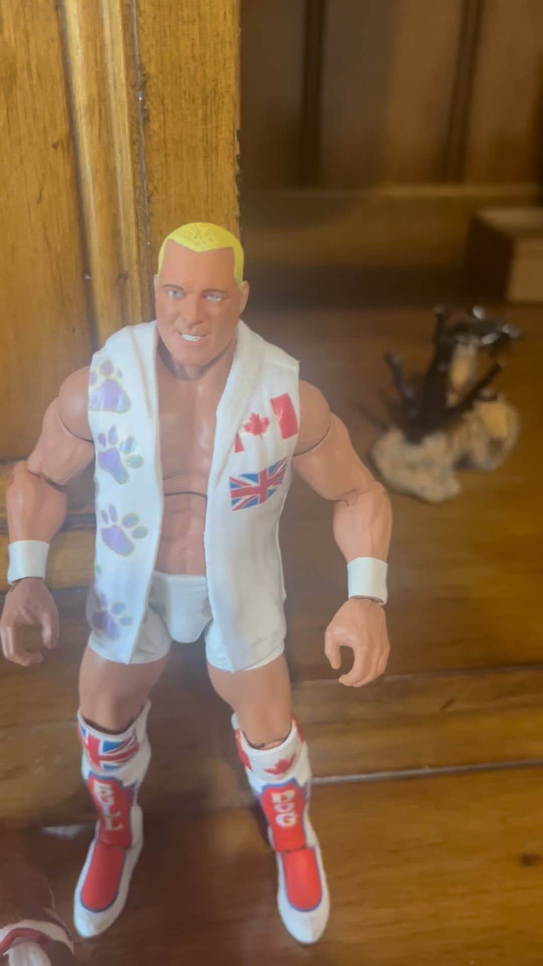 デイビーボーイ・スミス・ジュニアのインスタグラム：「Myself and my little PET @littlematildabulldog 🐶🇬🇧😅 In action figure form. In the NOW.」