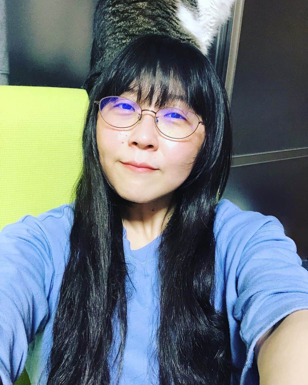 生天目仁美 のインスタグラム：「2020年の写真。 エクステ付けたんですね、 ライブの為に。  そのライブは中止になり 『もう無いのかも』 と思ってました。  が  2023年12月16日に またみんなと会えそうです。  「WHITE ALBUM2 学園祭 2023 ～reunion～」  嬉しい。  詳しくは アクアプラスさんのHP見てください。 よろしくお願いいたします。  ちなみに写真… 完全に風呂上がりのノーメイクなので、なるべく明るくしております。  久々に前髪作ろうかな〜  #whitealbum2  #ホワルバ2」
