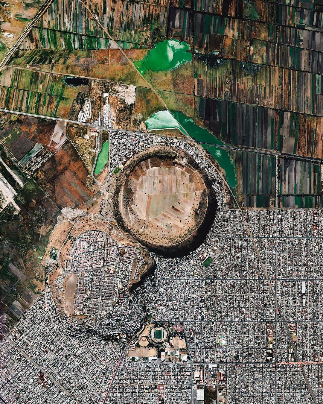 Daily Overviewのインスタグラム：「The city of Xico, in the southeastern corner of Mexico City, surrounds a large volcanic crater. Known as Cerro de Xico, or “Hill of Xico,” the 1-kilometer-wide crater provides fertile soil and naturally protected farmland amid the ever-advancing sprawl of Mexico City. The Xico Crater and all of its surroundings were once submerged by Lake Chalco until the 16th or 17th century, when the lake began to be drained for agriculture and development.  Created by @dailyoverview  Source imagery: @maxartechnologies」