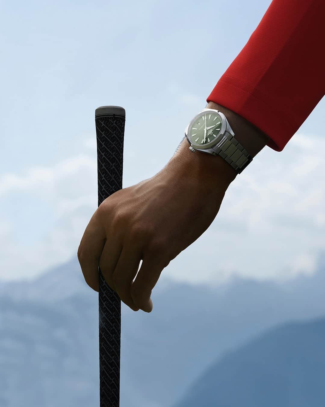 オメガのインスタグラム：「A Seamaster Aqua Terra in a stunning alpine setting.  #OMEGA #OMEGAGolf​」
