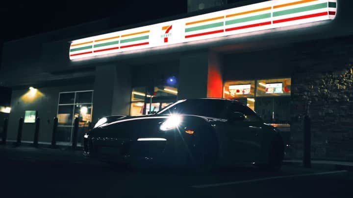 7-Eleven USAのインスタグラム：「They can’t replicate this vibe 😎 Video by my fav muscle daddy: @d0m_59 #OnlyAt7ELEVEn」