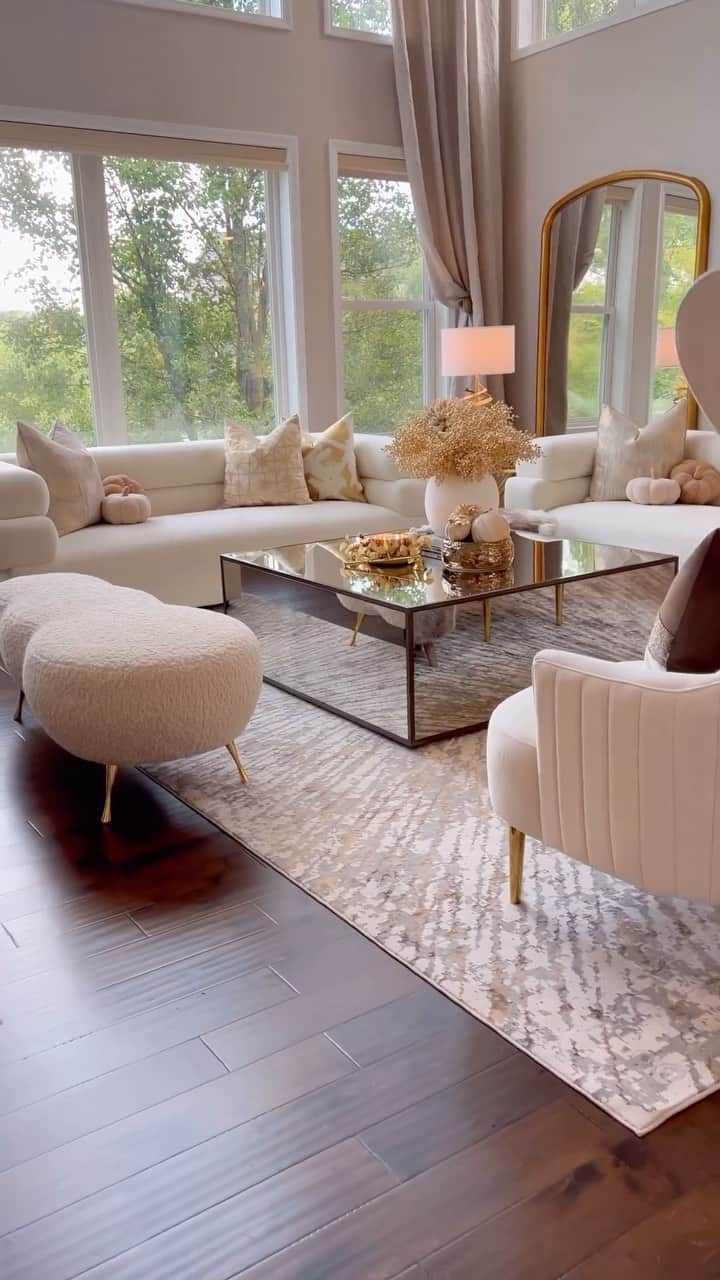 のインスタグラム：「Happy Friday, friends✨🤍 After a long week, spending time at home in your personal oasis is the best way to relax😍 Take a moment today and treat yourself to our latest decor pieces, handpicked and inspired by you! Visit inspiremehomedecor.com or click the link in the bio.」