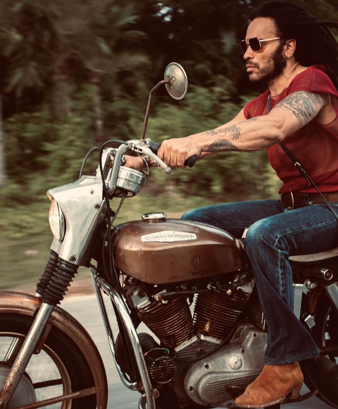 のインスタグラム：「Back in the saddle  📸: @rossss_mia」