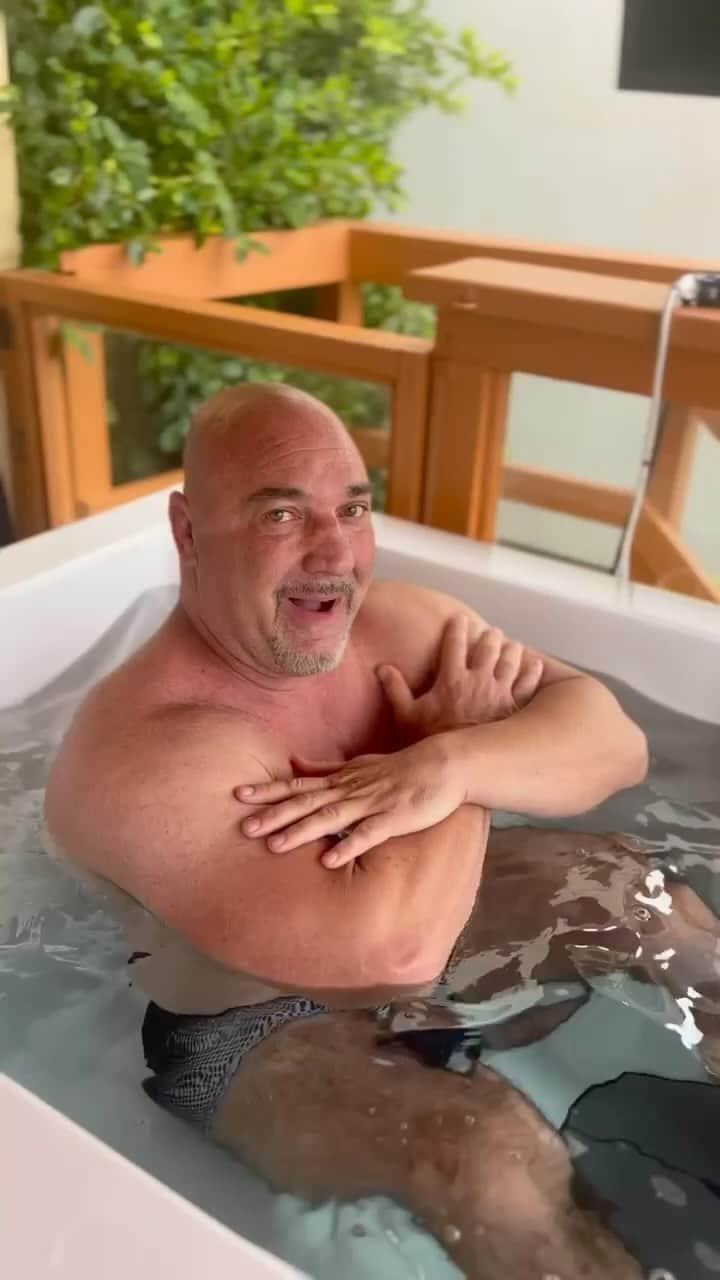 マイケル・フェルプスのインスタグラム：「Thank you (I think) to my brotha @m_phelps00 for sending me this new, incredible @chillygoattubs cold plunge. As much as I’m trying to catch my breath here there’s no better way to start my day here. Been a HUGE believer of the mental and physical health benefits of cold plunge for years, I usually do 5 minutes with Breathwork. Real talk, Michael Phelps has been one of the truest “battle buddies” I’ve had as we lean into each other and check up on each other constantly to make sure we are good between the ears and behind our rib cage or just to be an ear. I love this dude and am grateful to be on this journey together. (Oh, and I will fully submerge tomorrow haha) #coldplunge #goat #mentalhealth」