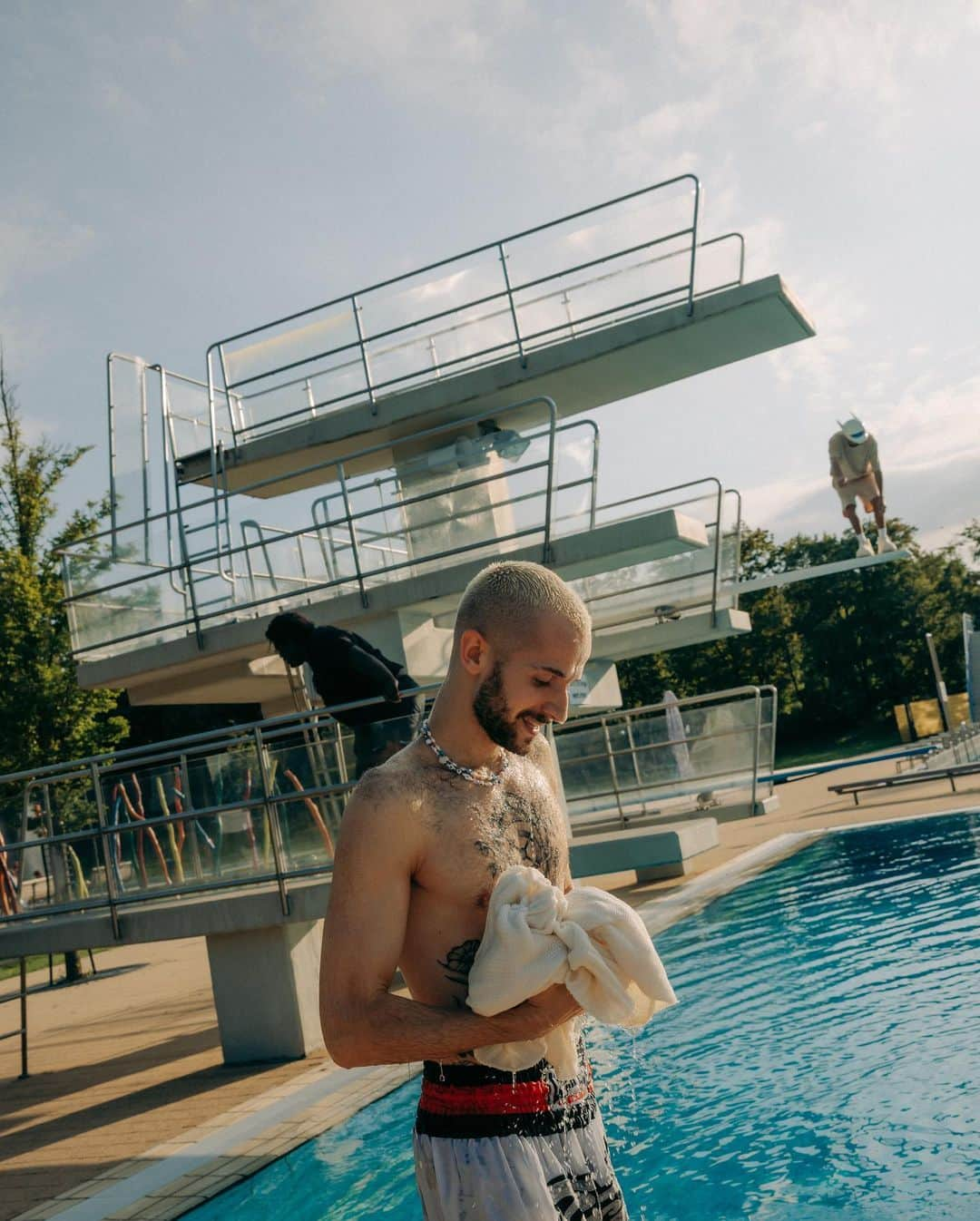 CROさんのインスタグラム写真 - (CROInstagram)「Braunschweig Vibez 🌊🤍  🏄‍♂️ @maxhartmannphoto」9月2日 1時06分 - cro