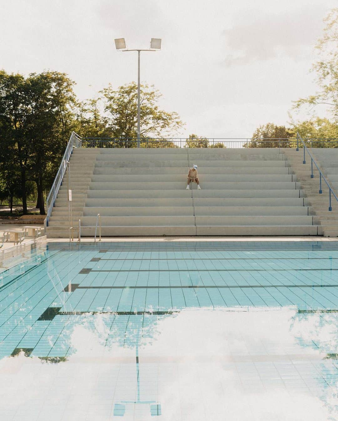 CROさんのインスタグラム写真 - (CROInstagram)「Braunschweig Vibez 🌊🤍  🏄‍♂️ @maxhartmannphoto」9月2日 1時06分 - cro