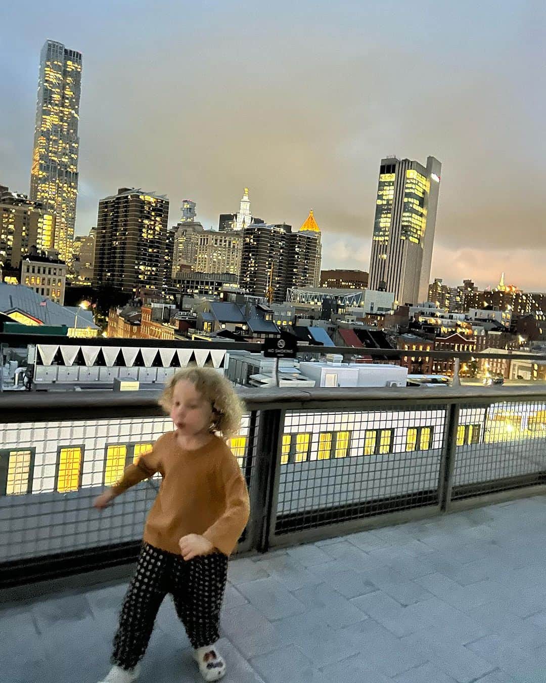 マラ・ロザックのインスタグラム：「🗽NYC you were so good to us. So many 🤍🤍 are in order! BRB!   Ty @susanbiegacz @jennaperryhair @jennaperryhairstudio @rozhair @theledecompany @salichristeson」
