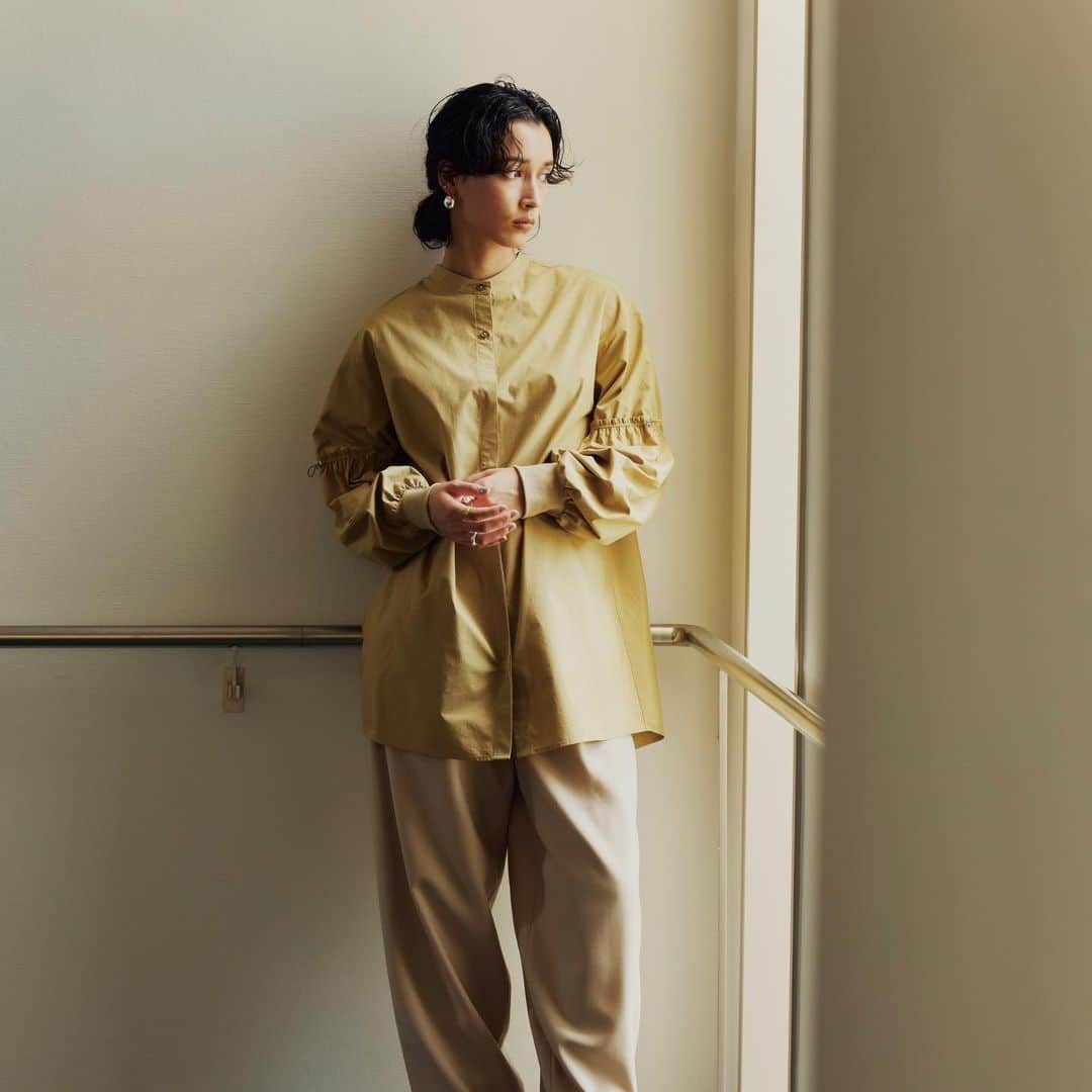 SHIPSさんのインスタグラム写真 - (SHIPSInstagram)「@ships_women_official  Wai+ 2023 Fall ＆ Winter COLLECTION  9​月1日（金）12:00​〜WEB予約販売開始  【Wai+】(ワイ) シーズン毎のファッションを“今の気分”で楽しむために。 ディレクター野尻美穂がSHIPSのフィルターを通し​かたちにします｡  野尻 美穂 / Miho Nojiri  @miho_cocoa  セレクトショッププレスを経て、2016年4月よりフリーランス活動スタート。 ブランドディレクター、PRコンサルティング、スタイリング、アドバイザー、 キャスティング業、自身の媒体出演など幅広く活動中。  #wai #wai_ships #wai_ships23fw #ships  #shipswomen #シップス #シップスウィメン #野尻美穂」9月1日 16時28分 - ships_official