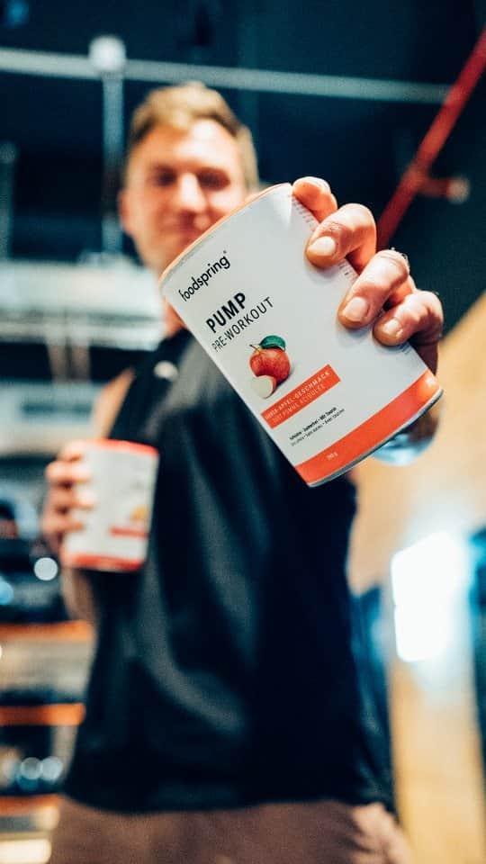 トーマス・レーラーのインスタグラム：「@thomasroehler verbessert sein Training mit unserem neuen Pre Workout Pump! 💥 Sieh hier, wie  unser ultimativer Boost ihm hilft, seine Leistung weiter zu pushen. 🏋‍♂️  #foodspring #pumppreworkout」