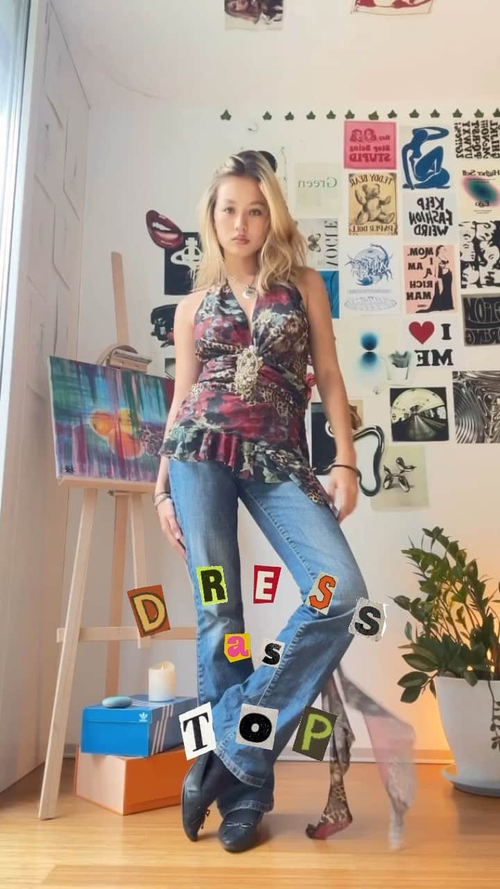 サクラ・キルシュのインスタグラム：「⭐️🫶 dress from @jadedldn  jeans are @levis  bag is from @polene_paris  shoes are from tamarais 🩰  #ootd #ootdfashion #dressastop」
