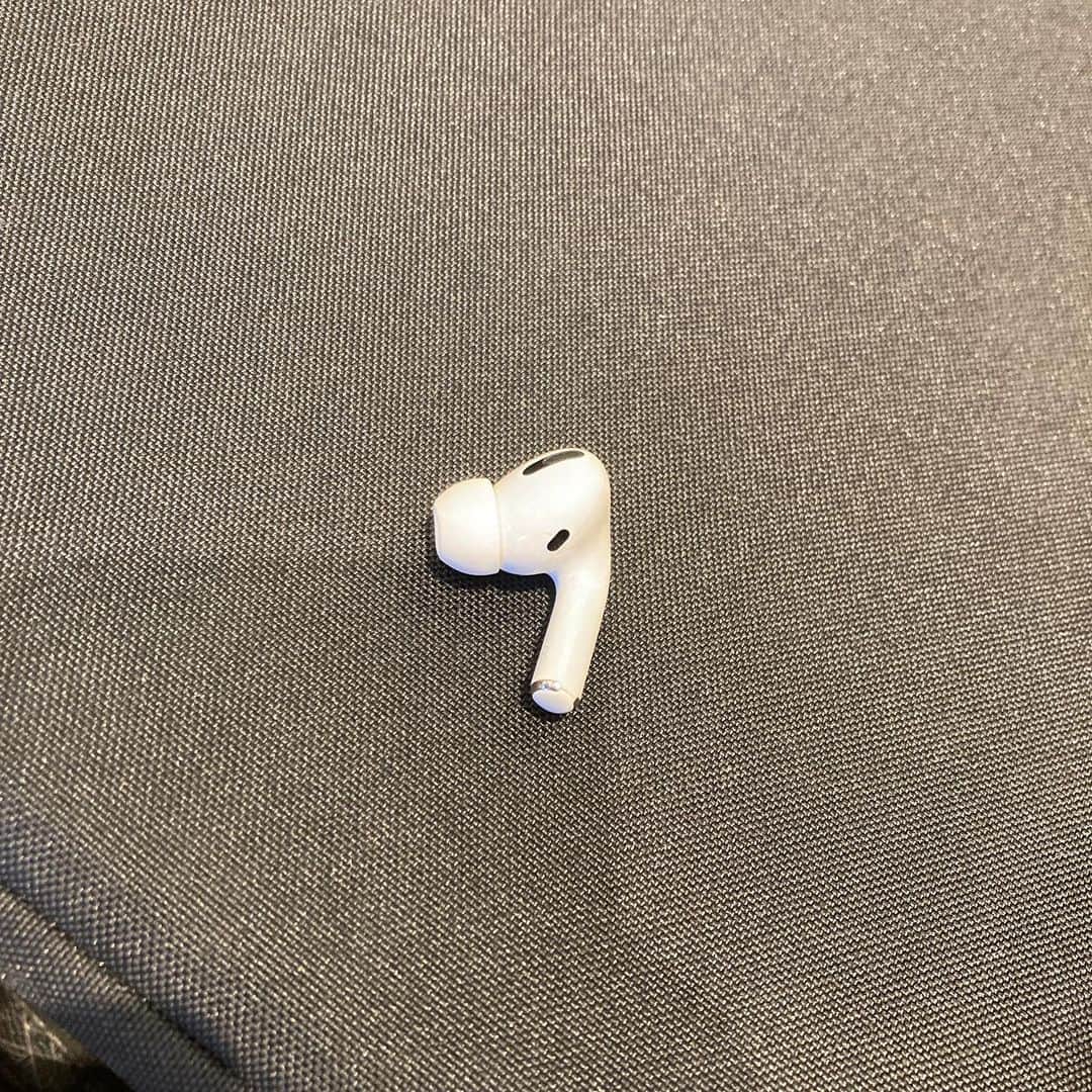 川合翔太さんのインスタグラム写真 - (川合翔太Instagram)「火曜日 イヤホンが片方無いことに絶望。 その横でミットでわちゃわちゃ。  水曜日 ちいかわにハマる。  木曜日 サーモンしらす丼うま。  金曜日 イヤホン見つかる。  #クロコップ #元祖いちごちゃん #ハイパーペロちゃん #虹の黄昏 #野沢ダイブ禁止 #ちいかわ」9月1日 16時49分 - crocop.shota