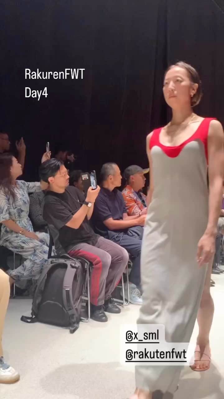 のインスタグラム：「楽天ファッションウィーク4日目。インドネシアのブランド(x)SML から始まり、台湾のデザイナーSeivson、SHOOPがショーを開催。byR支援で実現したa bathing ape の大規模ショーで締めくくった。  @x_sml @seivson @shoopclothing @bape_japan @rakutenfwt @jfwofficial   #RakutenFWT #Tokyo #fashion  #model #runway  #コレクション #ファッション」