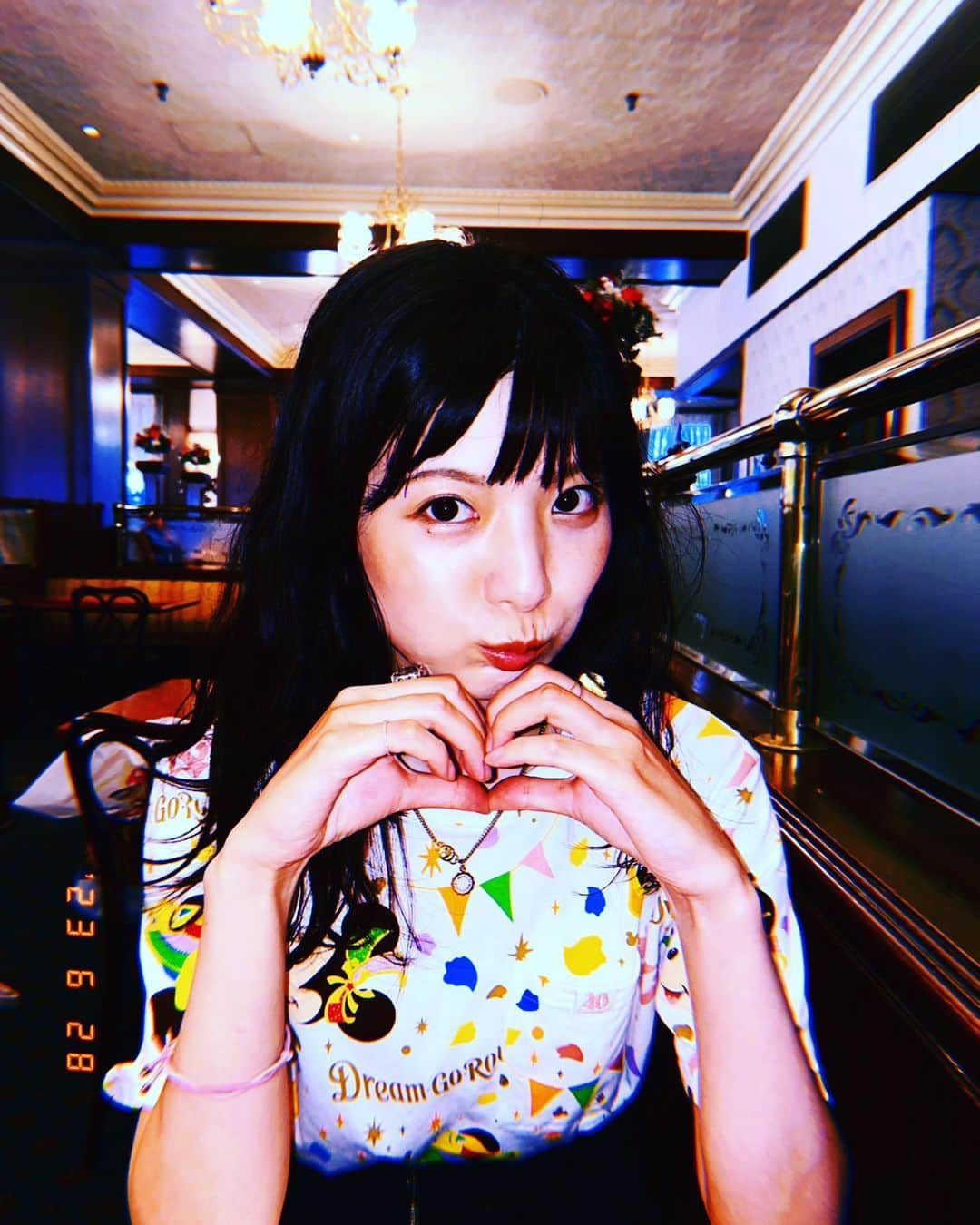 美蘭レンナのインスタグラム：「. . . 今日から新学期 あっという間に9月が スタートしましたね☺️  ディズニー続きで 今回はソロショット🎀  行ったのは6月末なので(ずいぶん前w) 一足早い夏休みでしたが 写真見返しても楽しかったなぁって思います🩷  9月もお仕事、キャンドル、 日舞のお稽古などなど、やる事は盛り沢山💪 でも楽しい予定も立ててるぞ😁💓  しっかりタイムスケジュール決めて 目標決めて乗り切ります💪💪  新学期もお互い頑張りましょう☺️☺️ . . . . . . 🕯️ーーーーーーーーーーーーーーーーーーーーーー  9月29日金曜日　11:00〜21:00 9月30日土曜日　11:00〜19:00  @un.deux.trois.ballet  バレエショップイベント  @casamili_official  キャンドルブランド　初出店🕯️ 2日間とも店頭におります💓  同イベント 9月30日土曜日  ① 11:30〜12:30  ②14:00〜15:00 にちビュー(日本舞踊+宝塚レビュー)  ワークショップ開催  大阪本町・STUDIO ESSERISM 様にて🩰  ーーーーーーーーーーーーーーーーーーーーーーー🩰 . #キャンドル#candle#カーサミリ #キャンドルのある暮らし #キャンドル作り#candlemaking #オンラインショップ#バレエ#イベント #日本舞踊#宝塚#ダンス#サシェ #インテリア#インテリア雑貨 #インテリア好き#ハンドメイド #ハンドメイド雑貨#9月#新学期#スタート #ディズニー#ディズニーランド #ディズニーシー#40周年 #ディズニー写真部 #disney#disneyland#trip」