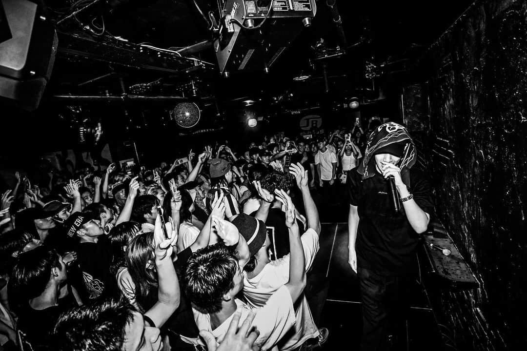 JJJのインスタグラム：「8/31 maktub release live in nagoya jbs  ありがとうございました  photo by @takeshichiba_」