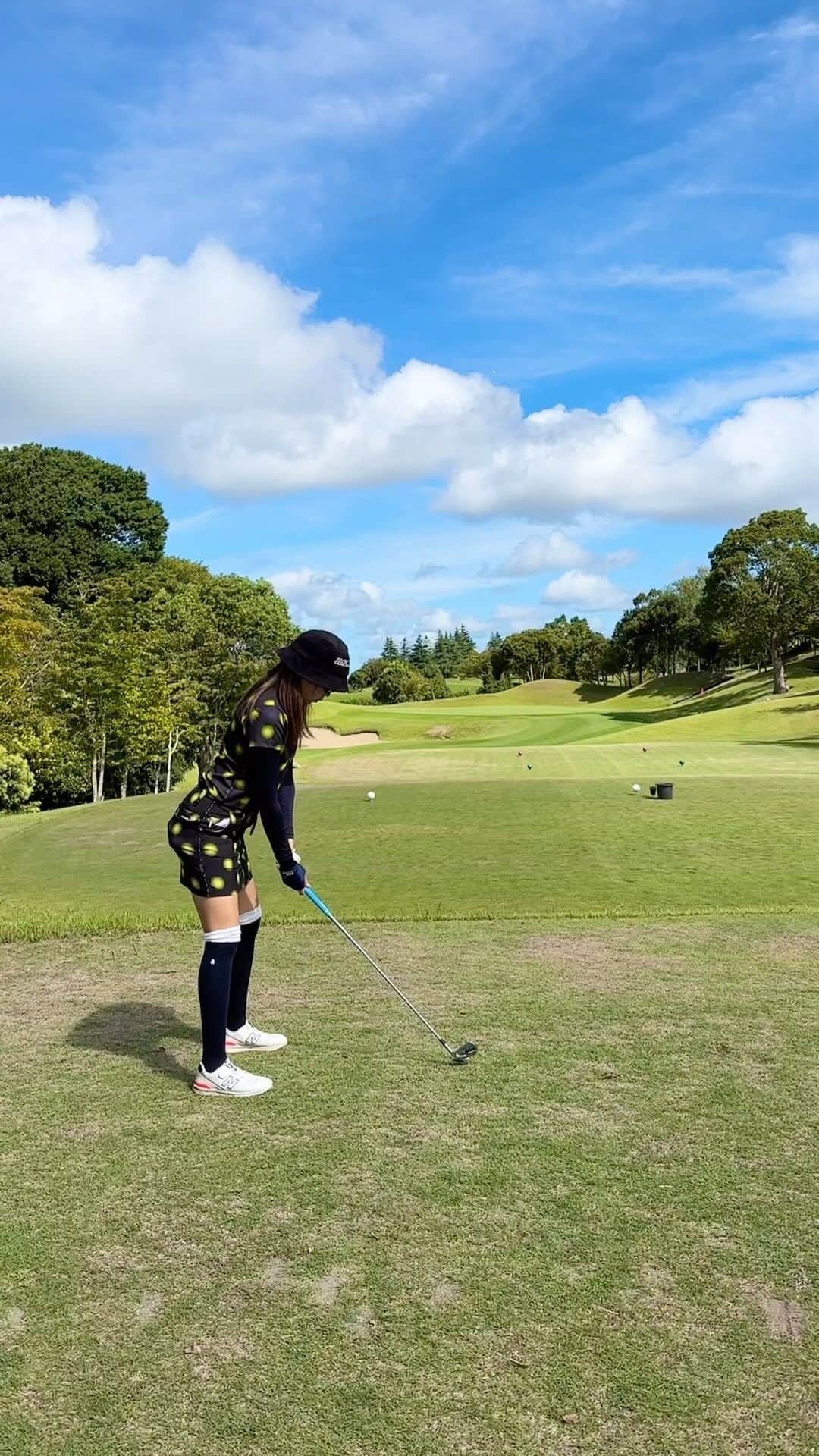 中山綾香のインスタグラム：「ホールインワンなるか⁉️ . 皆さんはホールインワン何回ある？ 私は、、、7回✌🏼 8回目を狙っております💁🏻‍♀️ .  👗: @jackbunny_official   👠: @newbalancegolf_japan   ✋: @kascogolf   👜: @resurrection_tokyo   .  【ウェアロゴスポンサー様】  💎Ichihara Crane Service 様 💎System Kogaku 様 💎A・Y Project 様 💎Mitsumori Industry 様 .  #ゴルフスイング #jackbunny #ゴルフ女子 #no1grip #nowon #ayproject ##newbalance #ゴルフ #ゴルフ女子 #ゴルフスイング #ゴルフウェア #ゴルフウェア #ゴルフコーデ #ゴルフスイング動画 #ゴルフ好き #ジャックバニー #ニューバランス」