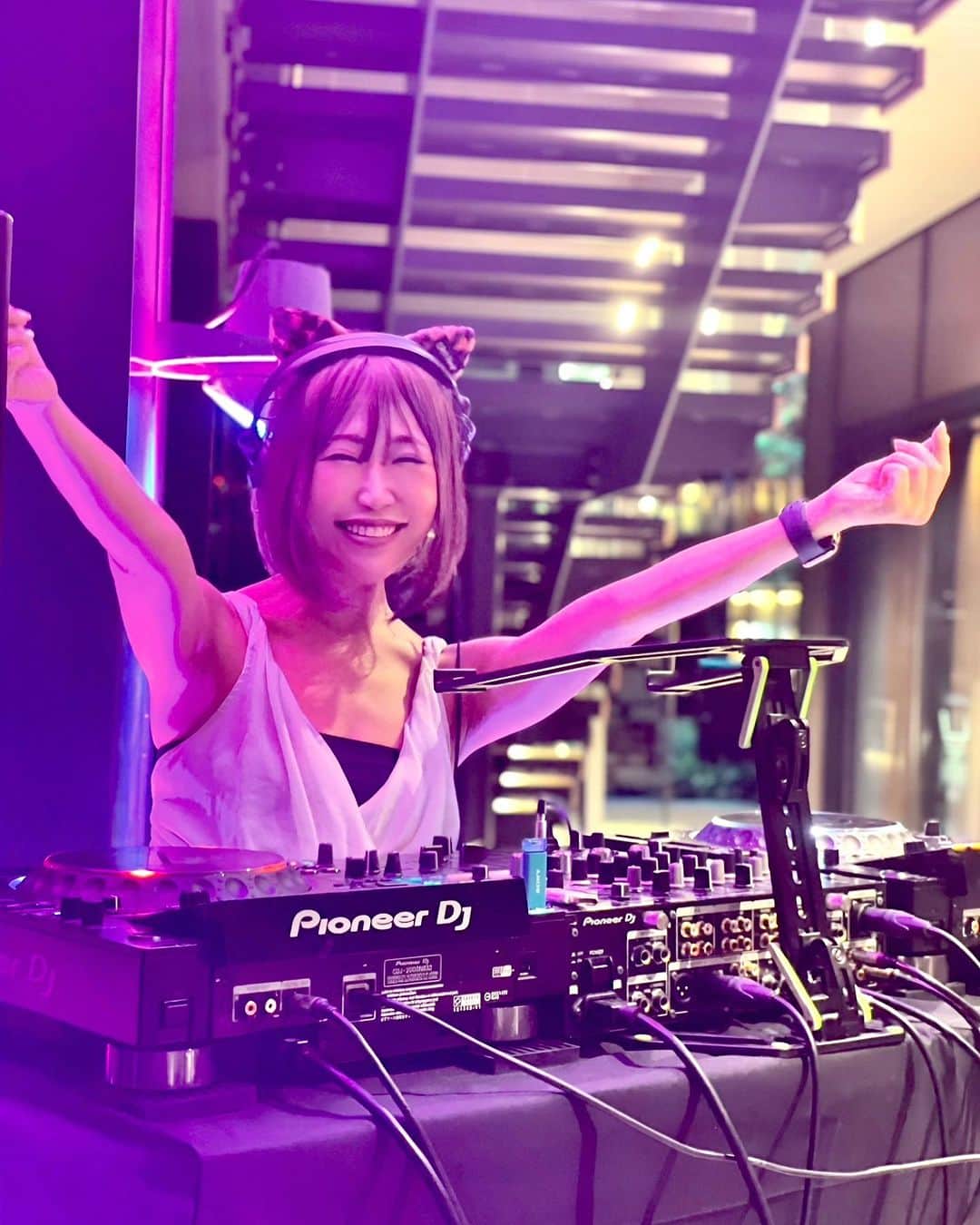 DJ YURINAのインスタグラム：「今日から9月だねぇ🌛 9月は節目のバースデーがあるのでどこかのパーティーみんな遊び来てくれたら嬉しいです💕  もう来年はクラブでやる事はないかもしれないからいっぱいみんなに会いたいと思ってます😍  スケジュールチェックして是非連絡ください♫  素敵な一年というより過酷な1か月が始まりました😇  #dj #djyurina #birthday #誕生日 #毎日誕生日 #1ヶ月限定 #バースデー #クラブ　#パーティー#lounge」