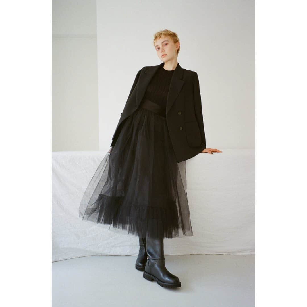 デミルクス ビームス 新宿のインスタグラム：「. Demi-Luxe BEAMS | Autumn & Winter 2023  大人の女性たちへ贈るのは、ワードローブを彩る〈デミルクス ビームス〉のオータム＆ウィンターコレクション。 今季は"ネオ コンサーティブ"をシーズンムードとして、カラー使いや着こなしで定番のアイテムとデザインを今年らしく表現します。 上質ベーシックと最旬トレンドが絶妙に混ざり合う、洗練されたデイリークローズに出会って。  #demiluxebeams #デミルクスビームス #beams #ビームス  #23aw」