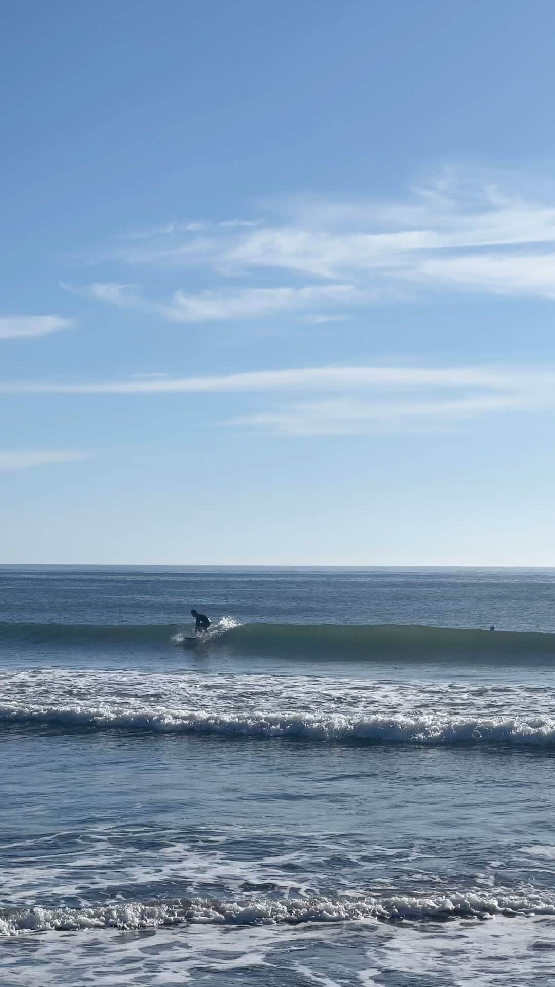 Isseki Nagaeのインスタグラム：「本日もまた小波、、、 #surfing #surfinglife #beach #smallwaves」