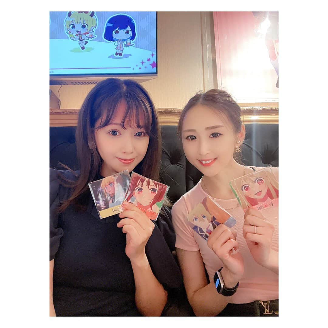 小河結香のインスタグラム：「【推しの子】カフェ🌟  きみちゃんと推し活Day✨ きみちゃんグッズまでめちゃ買ってた💕 引きは相変わらず重曹ちゃん祭りでした🤣 私は星野家というか双子推しだけど きみちゃんはまさかのぴえヨン推し🐤 あのマッチョにきみちゃんが描いたような 独特の顔は…推さざるおえんな🤔  B小町ちゃん達 これからも応援してます❣️ うちらも愛の塊だったけど それなりに楽しかったな🥰  きみちゃんまた遊んでね✋  #推しの子カフェ #コラボカフェ #スマイルベースカフェ名古屋 #推し活 #推し事 #オタ活 #ゆんのヲタ活記録 #きみゆん」