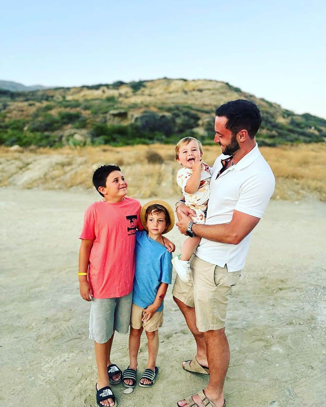 モンス・セルメルローのインスタグラム：「Please don’t let it end… travelling with kids is different and this is the first time we try something like this - all inclusive, kids club, charter flight etc. It has exceeded every expectation! Just the fact that we get a little bit of adult time here and there! I cant recommend it enough and if you book a #mondofamily hotel with @apollosverige now, you’ll get 800SEK off using the somewhat lovely code “manszelmerlow”. Applies to Booking period 26/8-17/2 2024. Enjoy!」