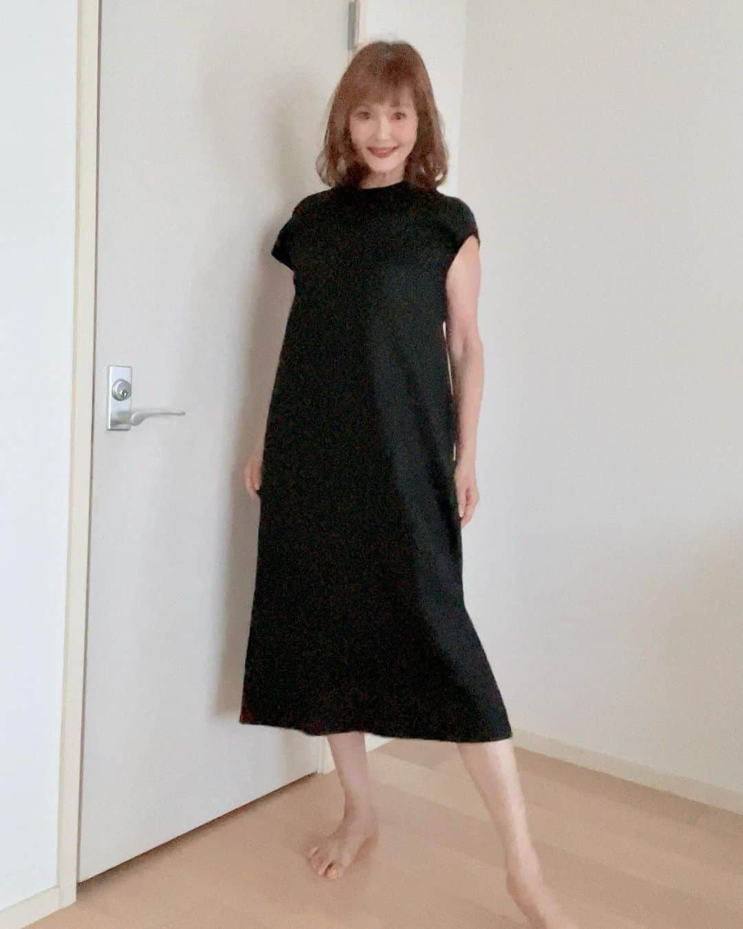 高見恭子のインスタグラム：「神から授かった時間はあなただけの宝もの  #dress#dressstyle  #blackdress #fashion #fashionstyle #lovefashion  #smile #simplelife  #lifeisbeautiful」