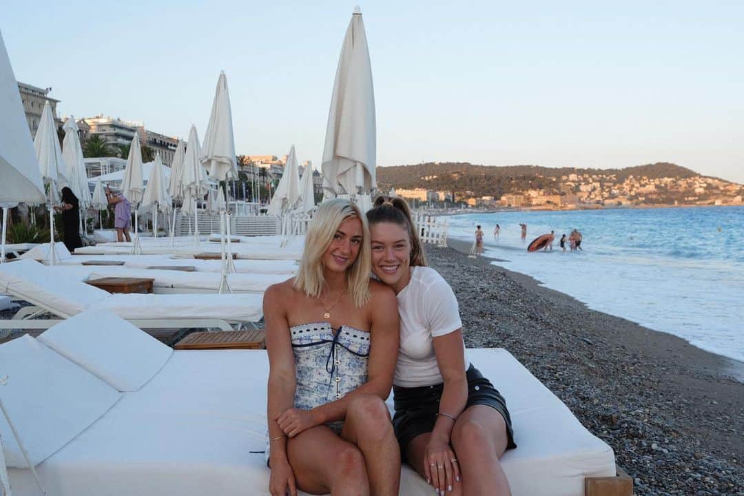 エラ・コノリーのインスタグラム：「Europe 23 🧜🏼‍♀️」